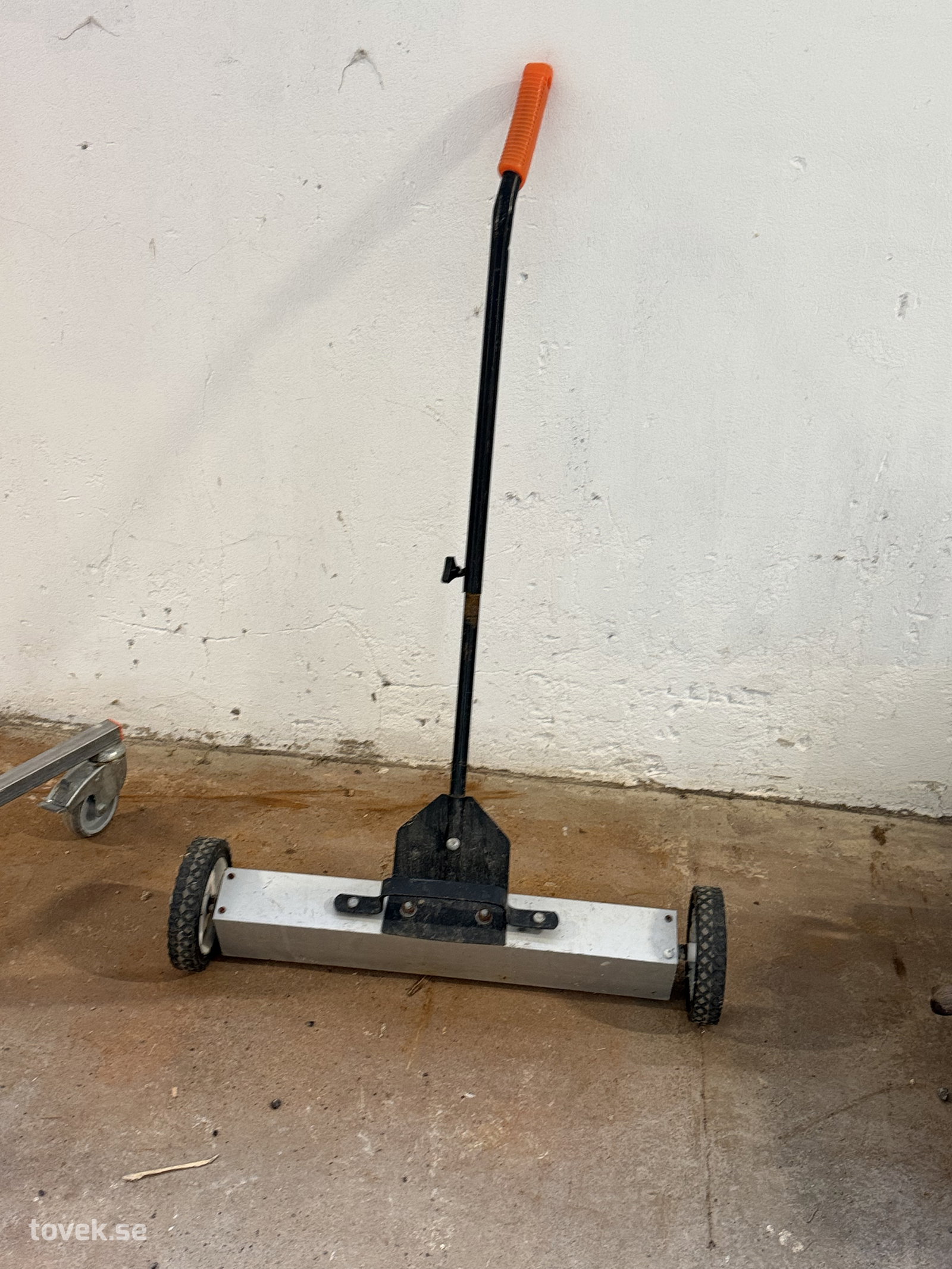 Magnetisk sop-/spånuppsamlare på auktion i Hästveda hos Toveks Auktioner