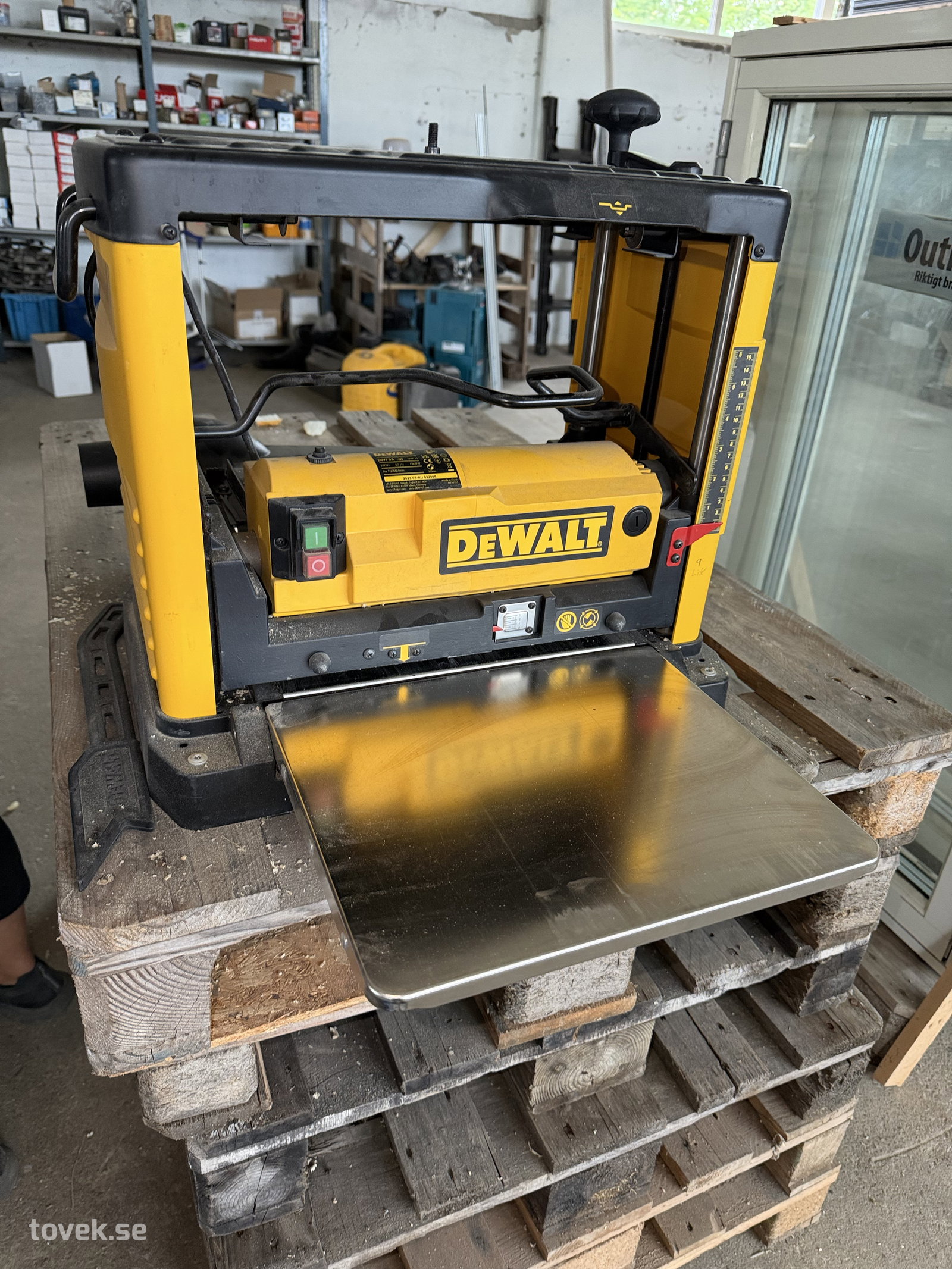 Plan/tjocklekshyvel DeWalt DW733 (testad) på auktion i Hästveda hos Toveks Auktioner