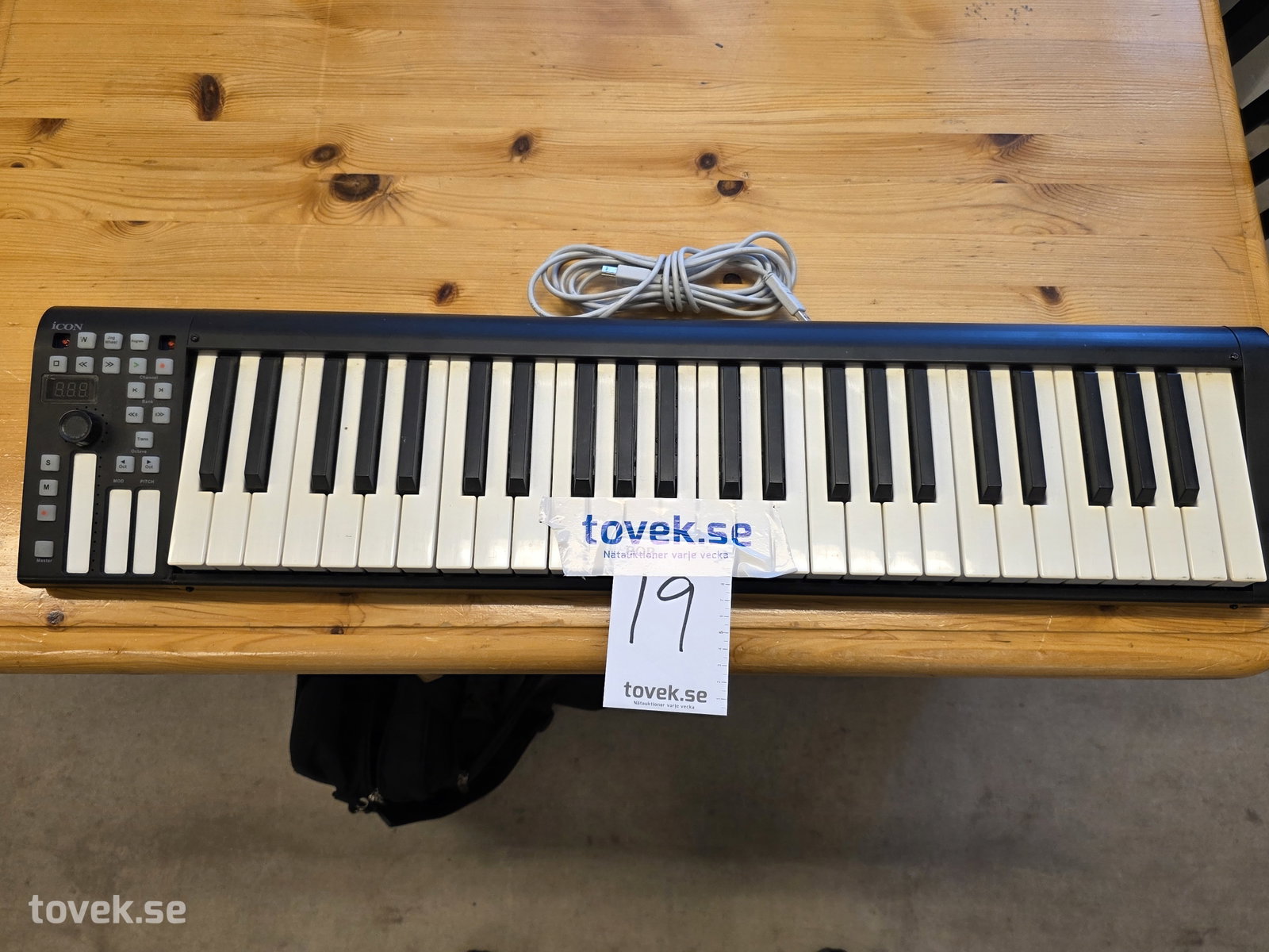 Keyboard ICON på auktion i Fagersta hos Toveks Auktioner