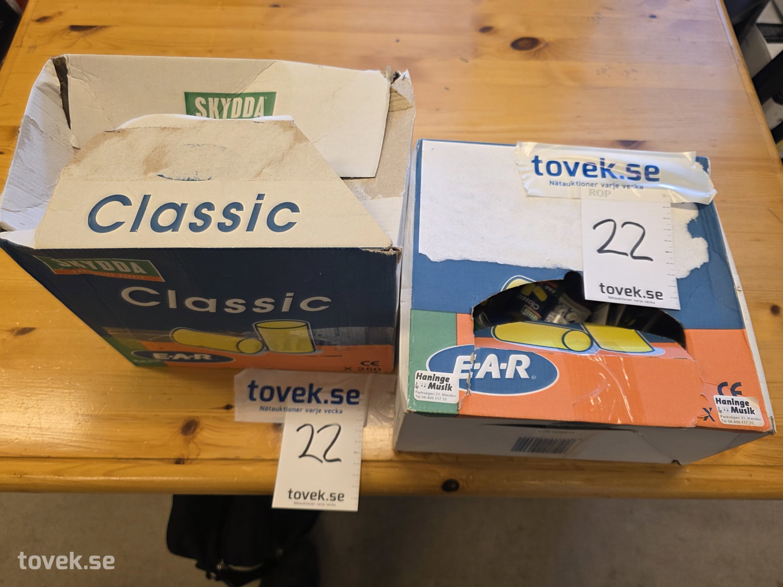 3 st kartonger med öronproppar på auktion i Fagersta hos Toveks Auktioner