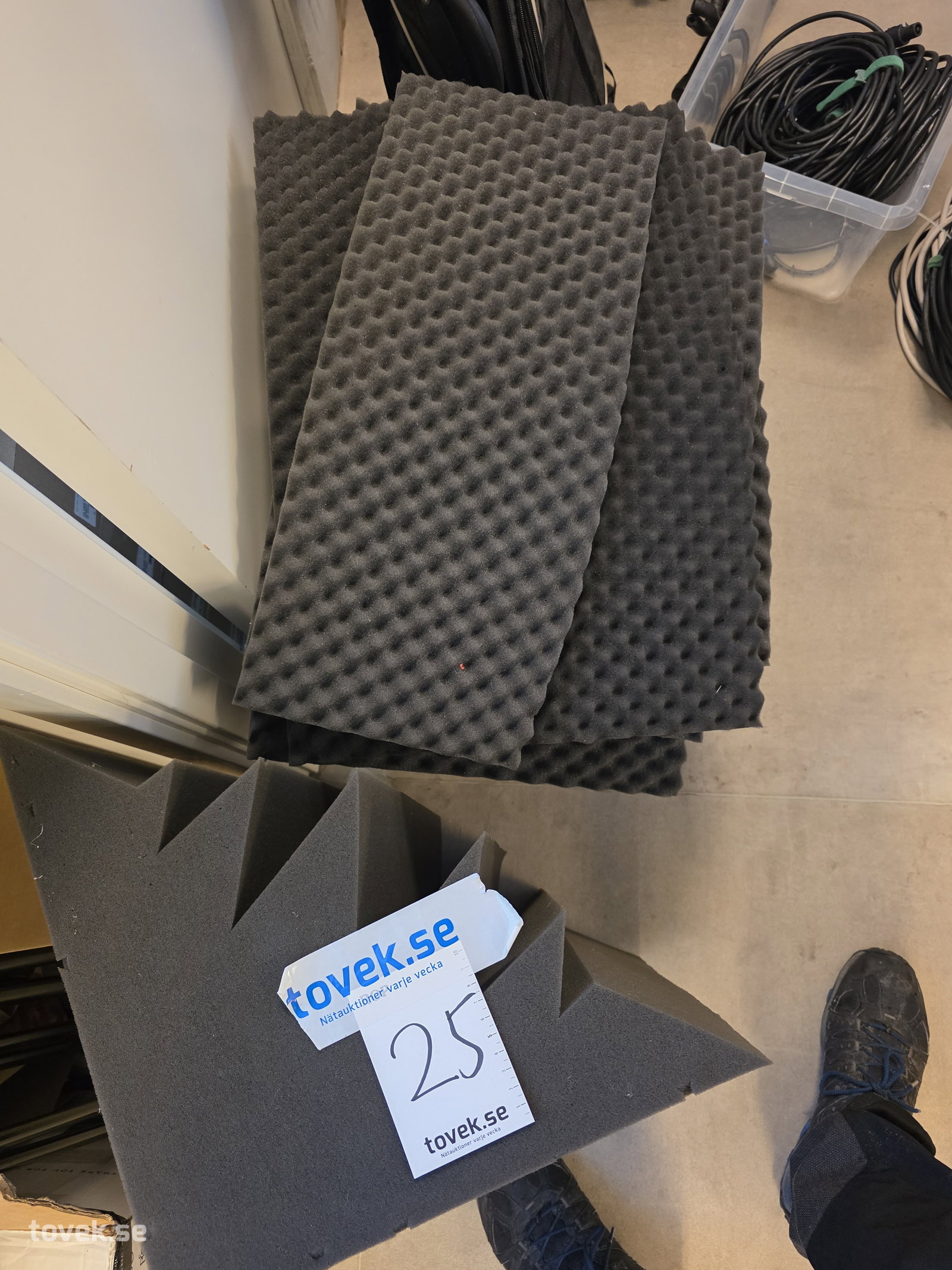 Diverse ljudisoleringsmaterial på auktion i Fagersta hos Toveks Auktioner