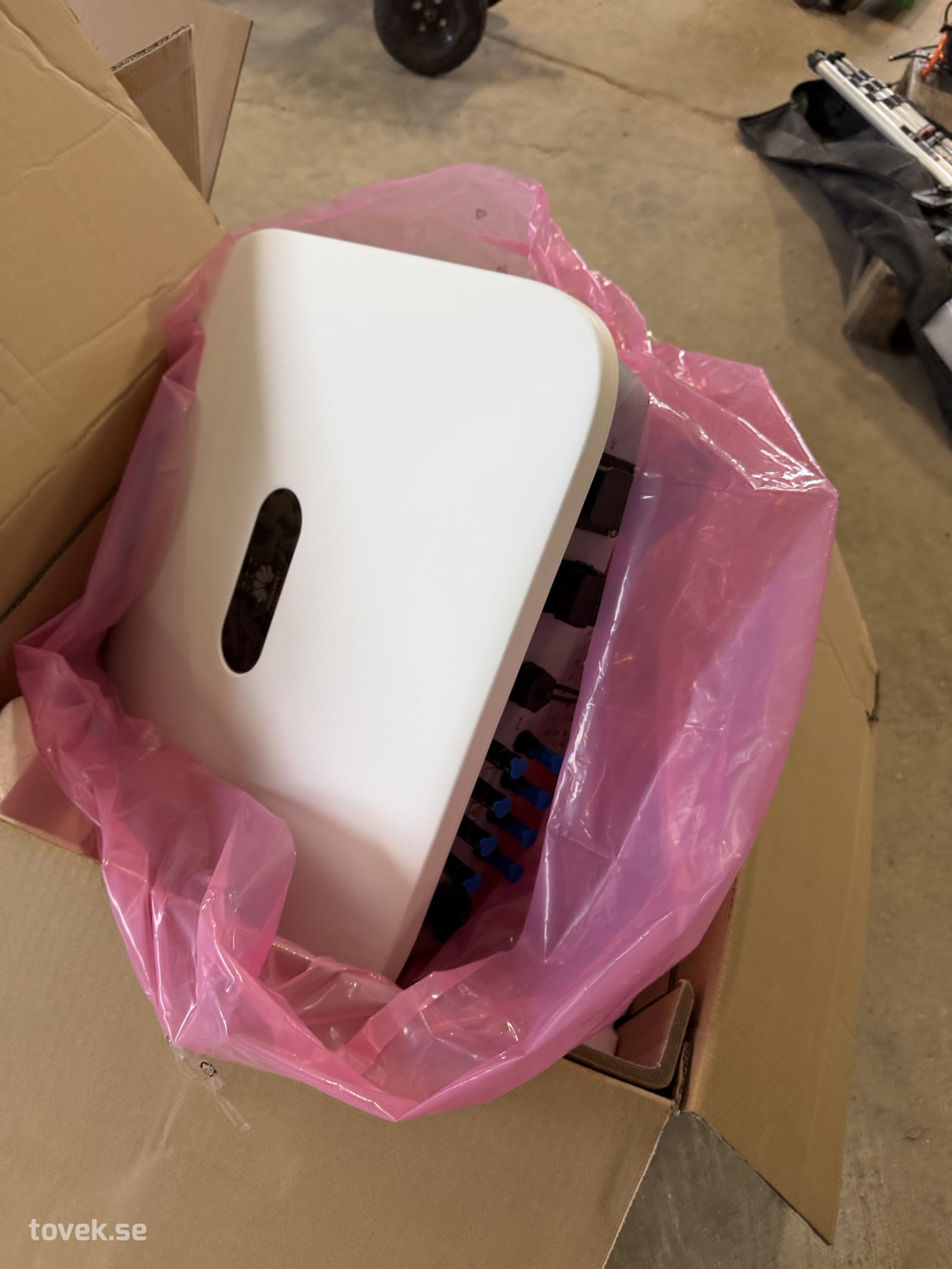 Solcellsväxelriktare Huawei SUN2000-12KTL-M2 på auktion i Hästveda hos Toveks Auktioner