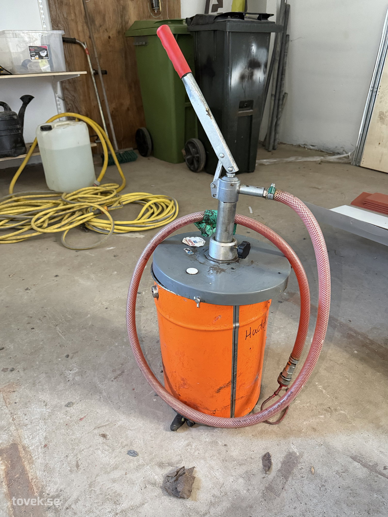 Fettpump på auktion i Hästveda hos Toveks Auktioner
