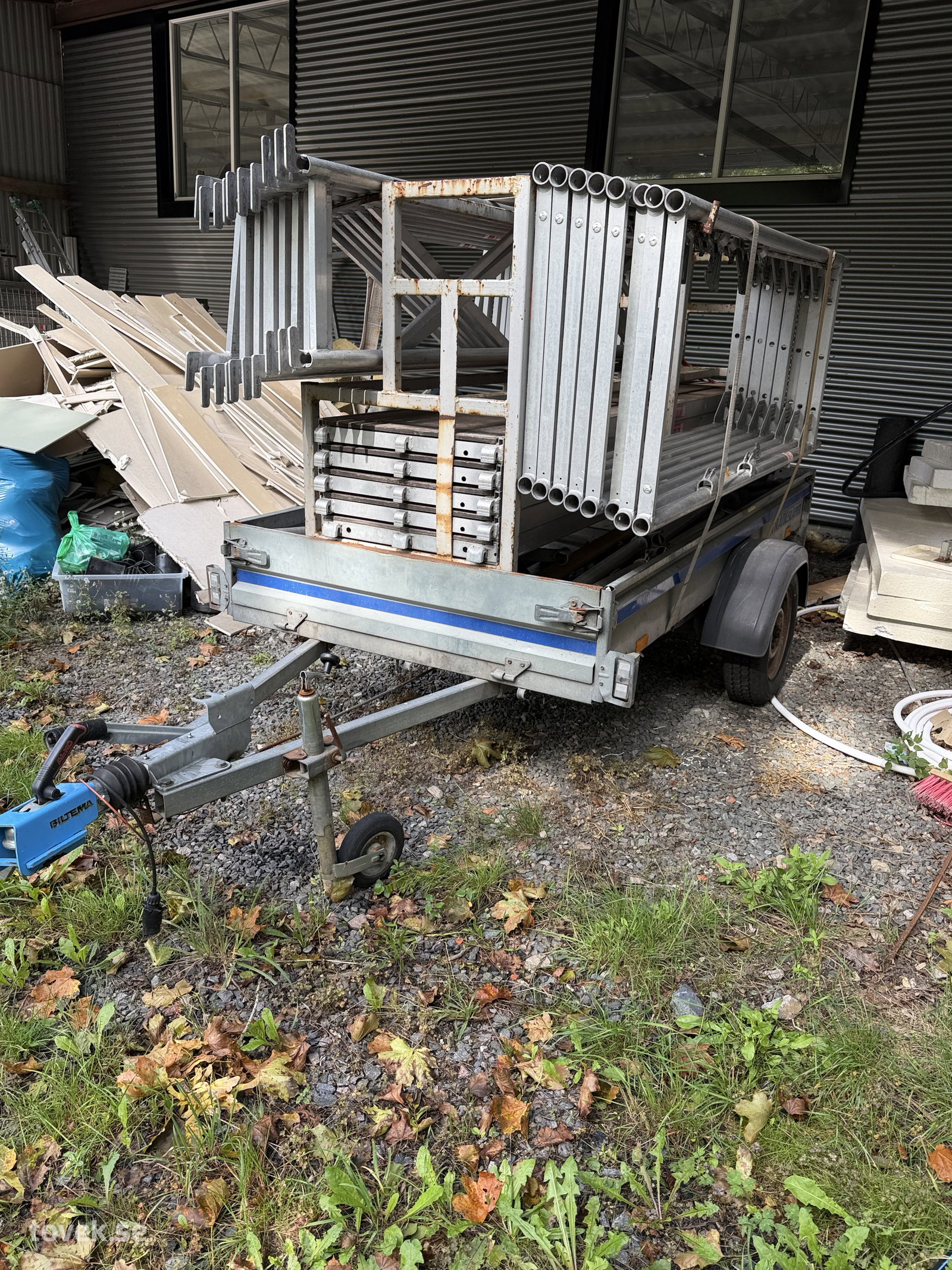 Släpvagn Thulte LS0750 inkl. byggställning över 30 delar på auktion i Hästveda hos Toveks Auktioner