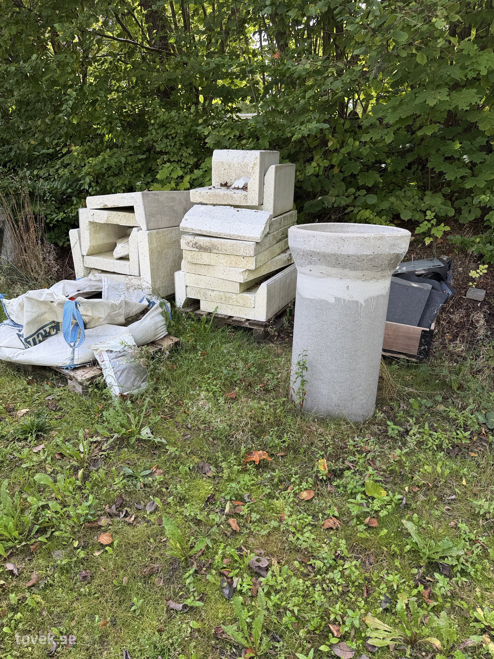 L-stöd m.m. på auktion i Hästveda hos Toveks Auktioner