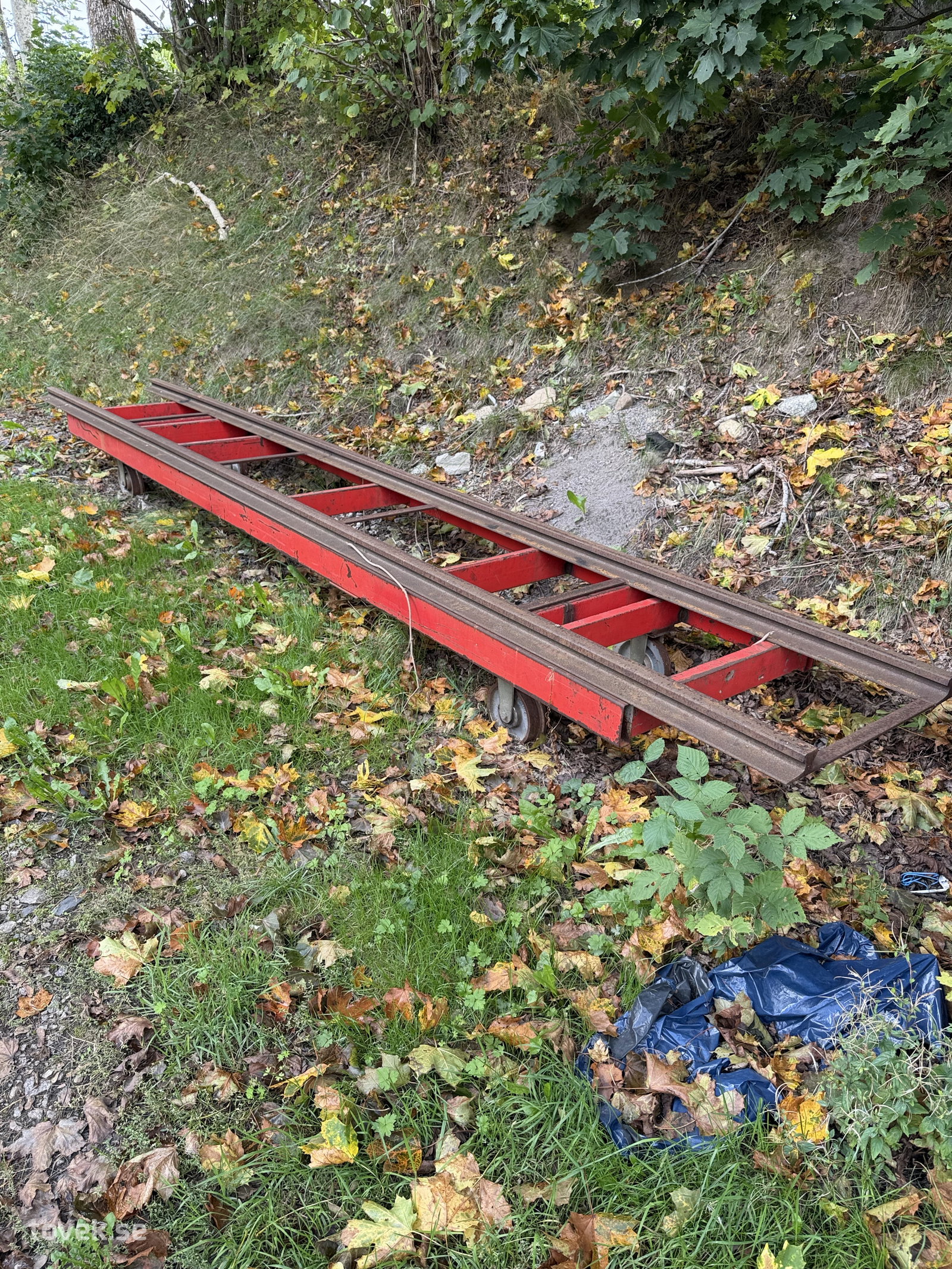 Traversräls 4,85 på auktion i Hästveda hos Toveks Auktioner