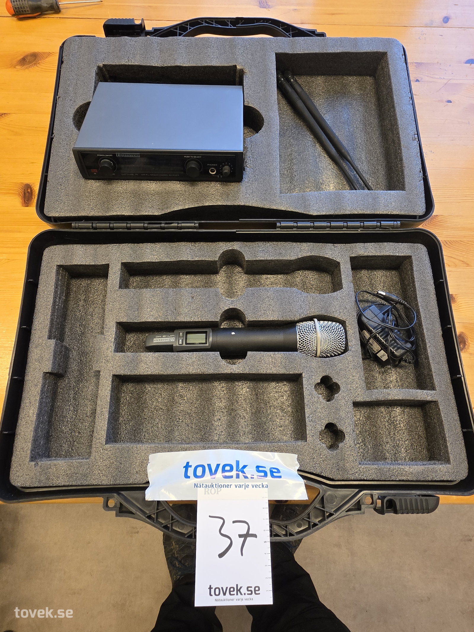 Mikrofonsystem med 1 mikrofon & centralenhet LD Systems på auktion i Fagersta hos Toveks Auktioner