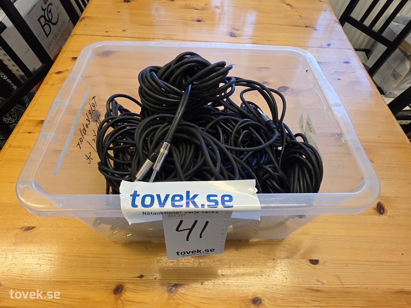 Diverse instrumentkablage på auktion i Fagersta hos Toveks Auktioner