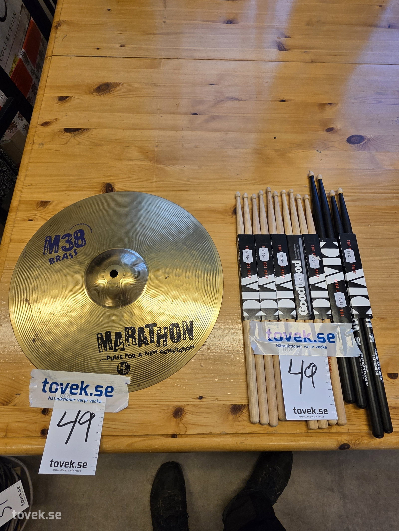 Trumpinnar & Cymbal på auktion i Fagersta hos Toveks Auktioner