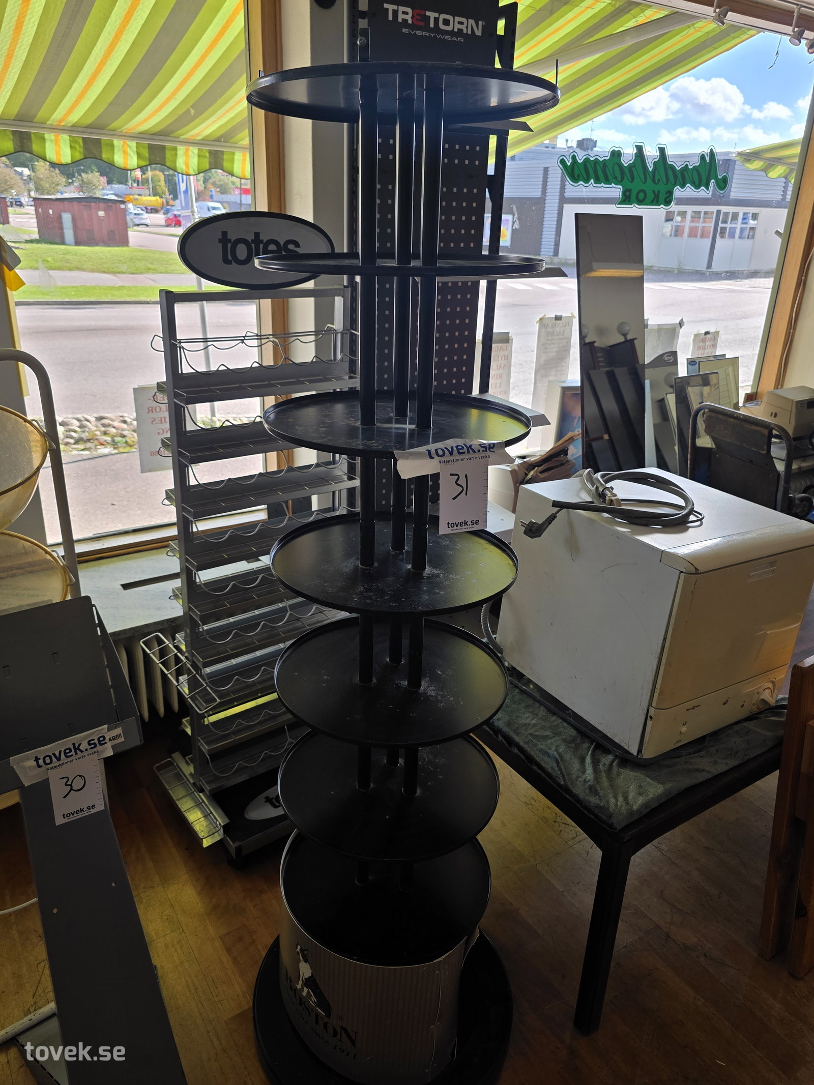 1 st runt butiksställ + 1 st paraplyställ på auktion i Filipstad hos Toveks Auktioner