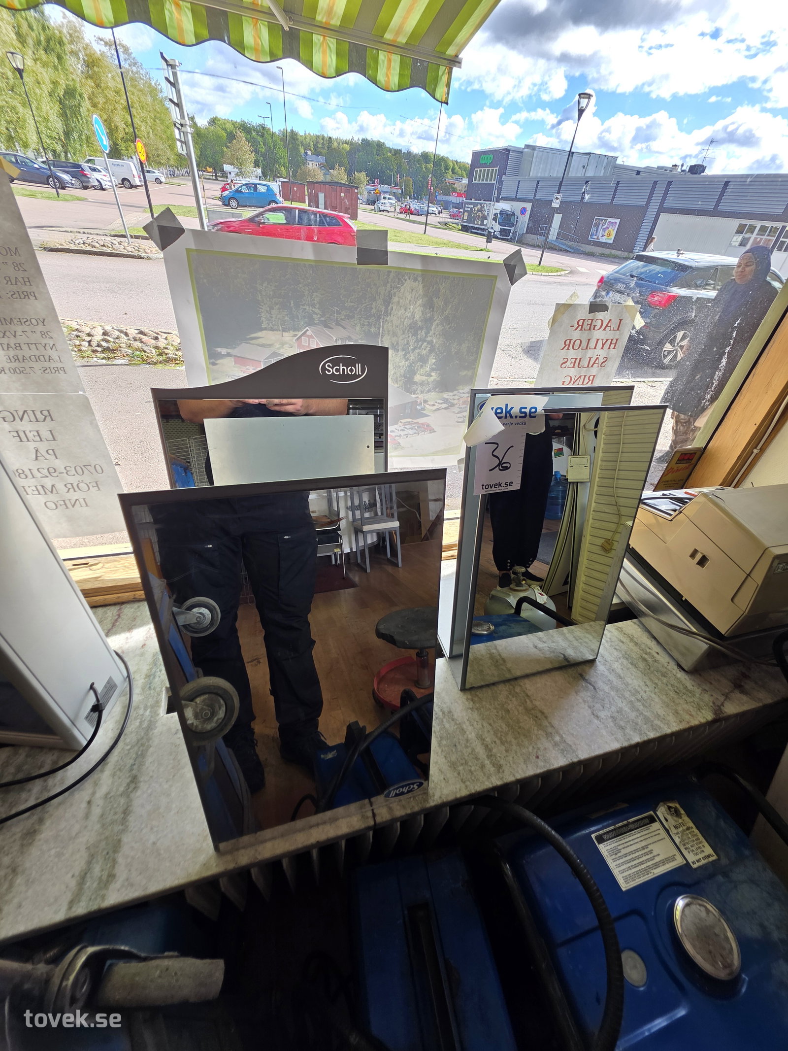 4 st små speglar på auktion i Filipstad hos Toveks Auktioner