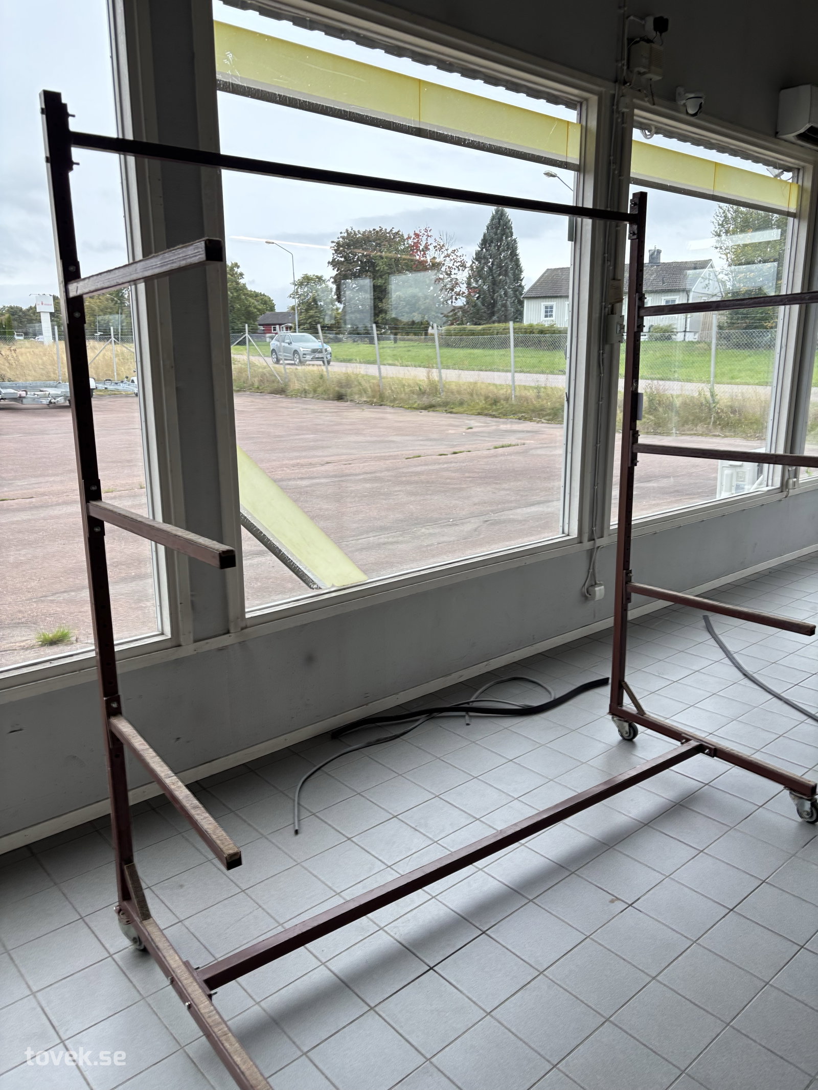 Materialställ på hjul på auktion i Borlänge hos Toveks Auktioner