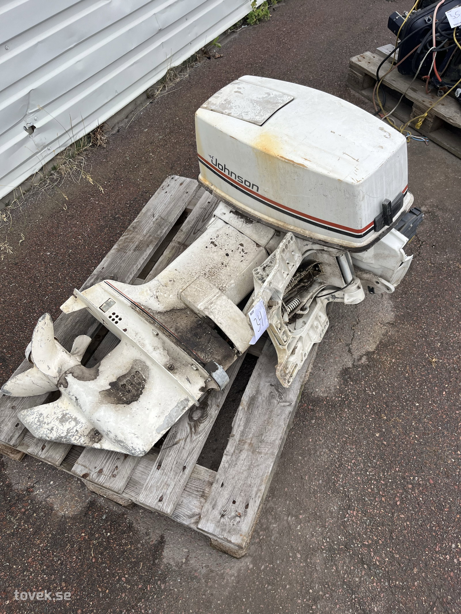 Båtmotor Johnson 60 hk 2-takt (rep.objekt) på auktion i Borlänge hos Toveks Auktioner