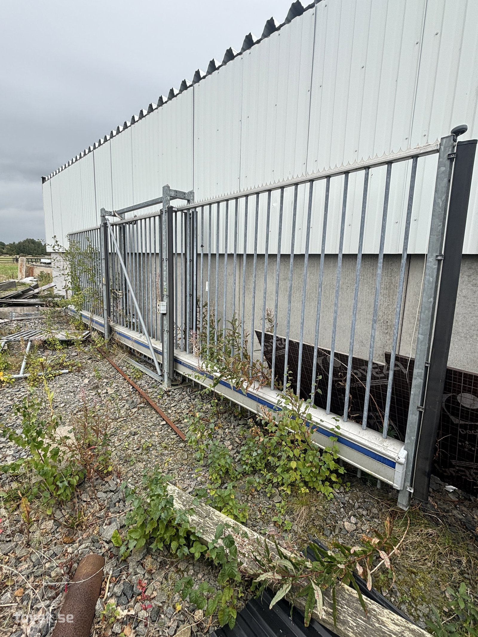 Elskjutgrind 8 meter på auktion i Falkenberg hos Toveks Auktioner
