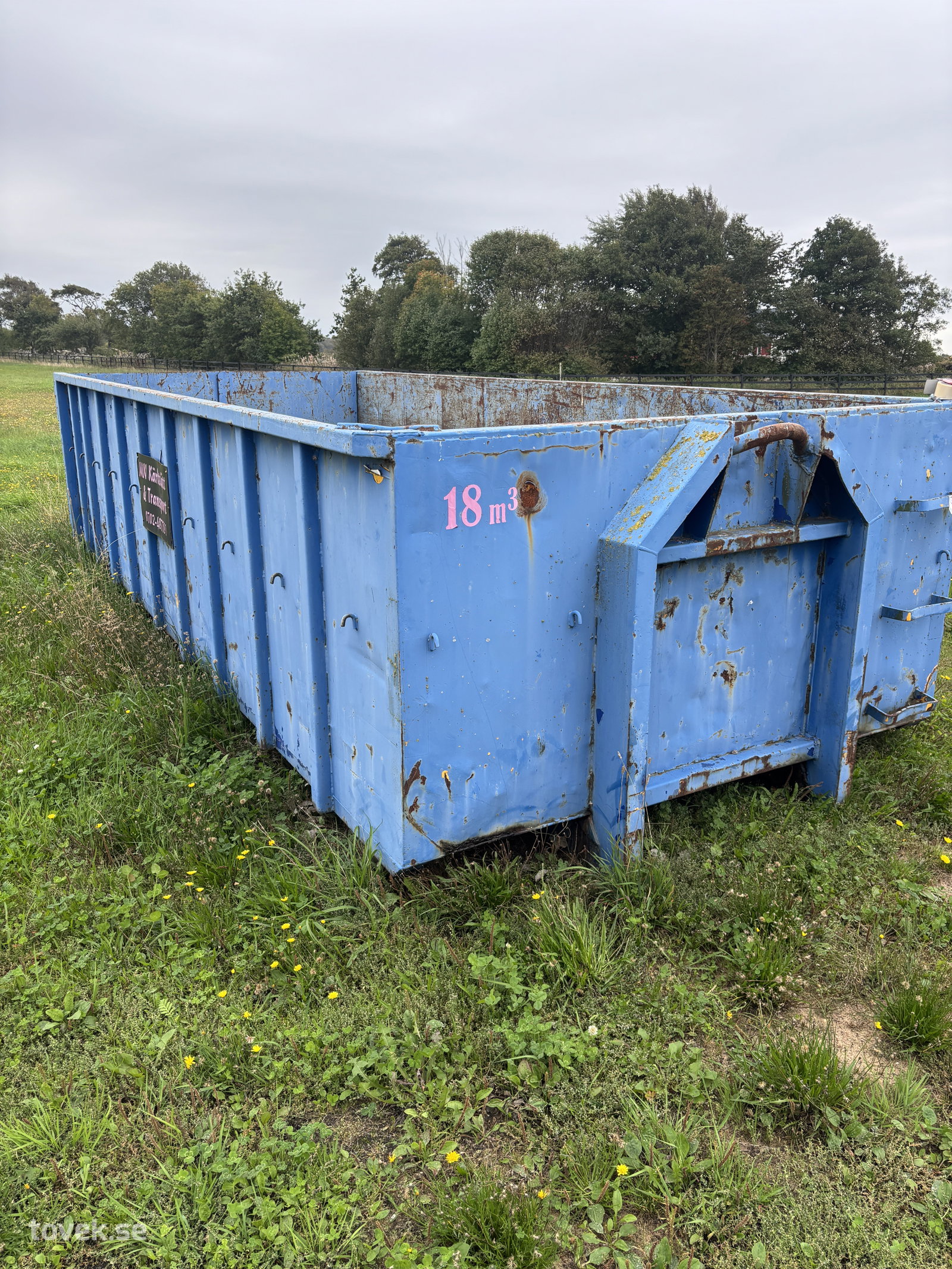 Krokcontainer 18 kubiks för gödsel på auktion i Falkenberg hos Toveks Auktioner