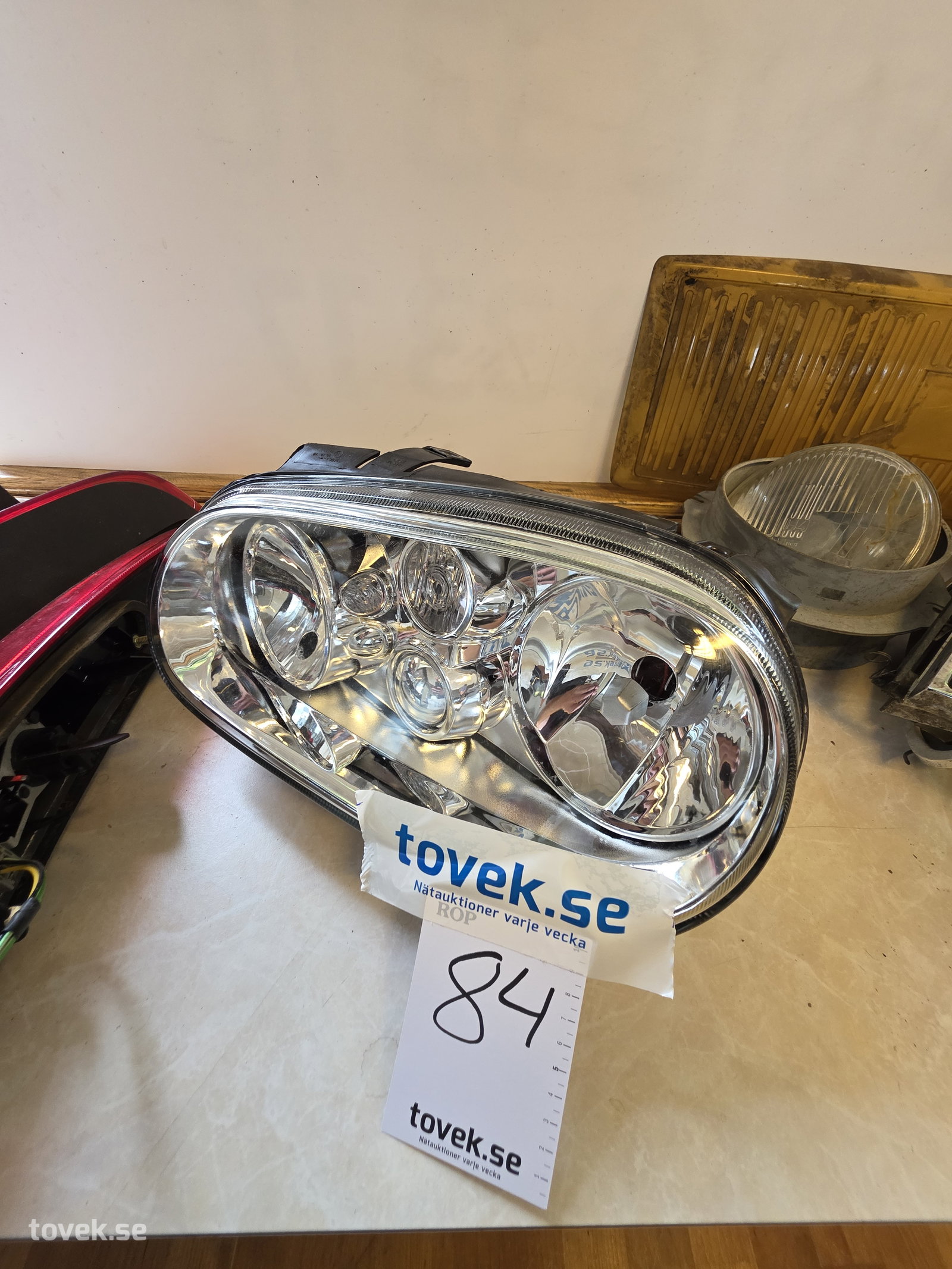 Framlykta Volkswagen Golf på auktion i Filipstad hos Toveks Auktioner
