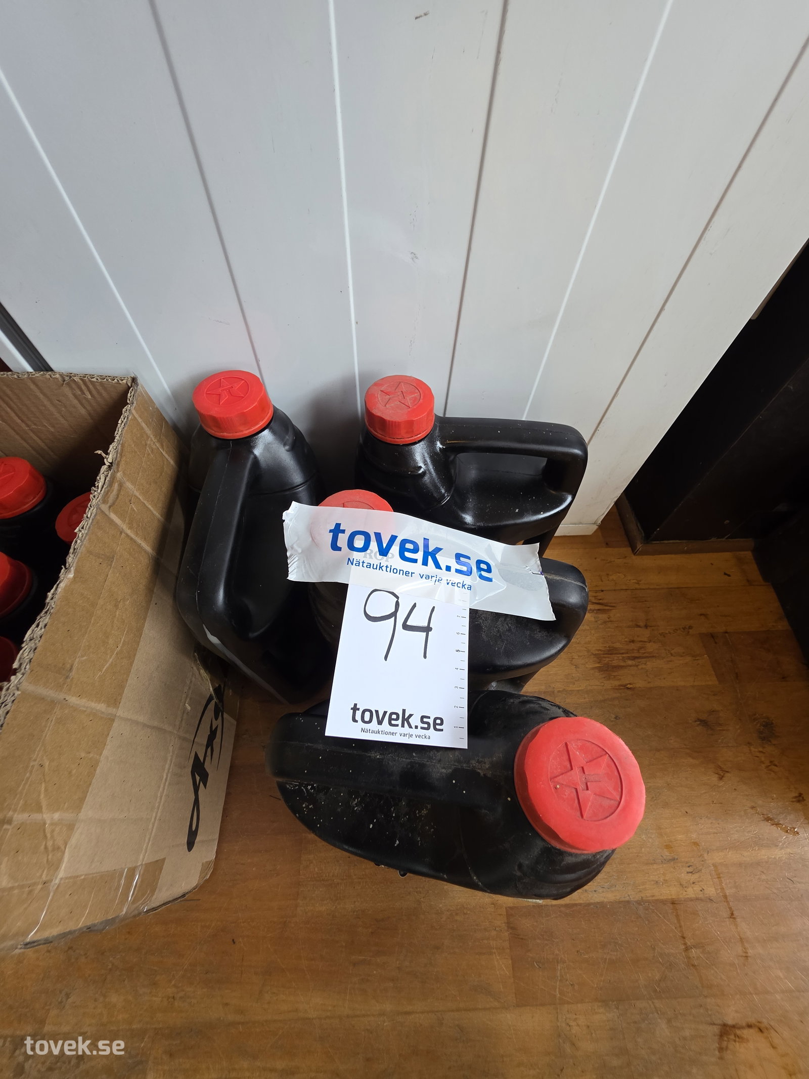 Hydraulolja 4 st på auktion i Filipstad hos Toveks Auktioner