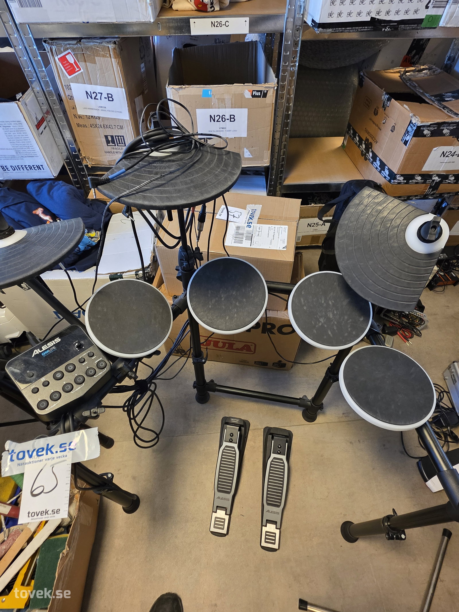 Digitalt trumset Alesis på auktion i Fagersta hos Toveks Auktioner