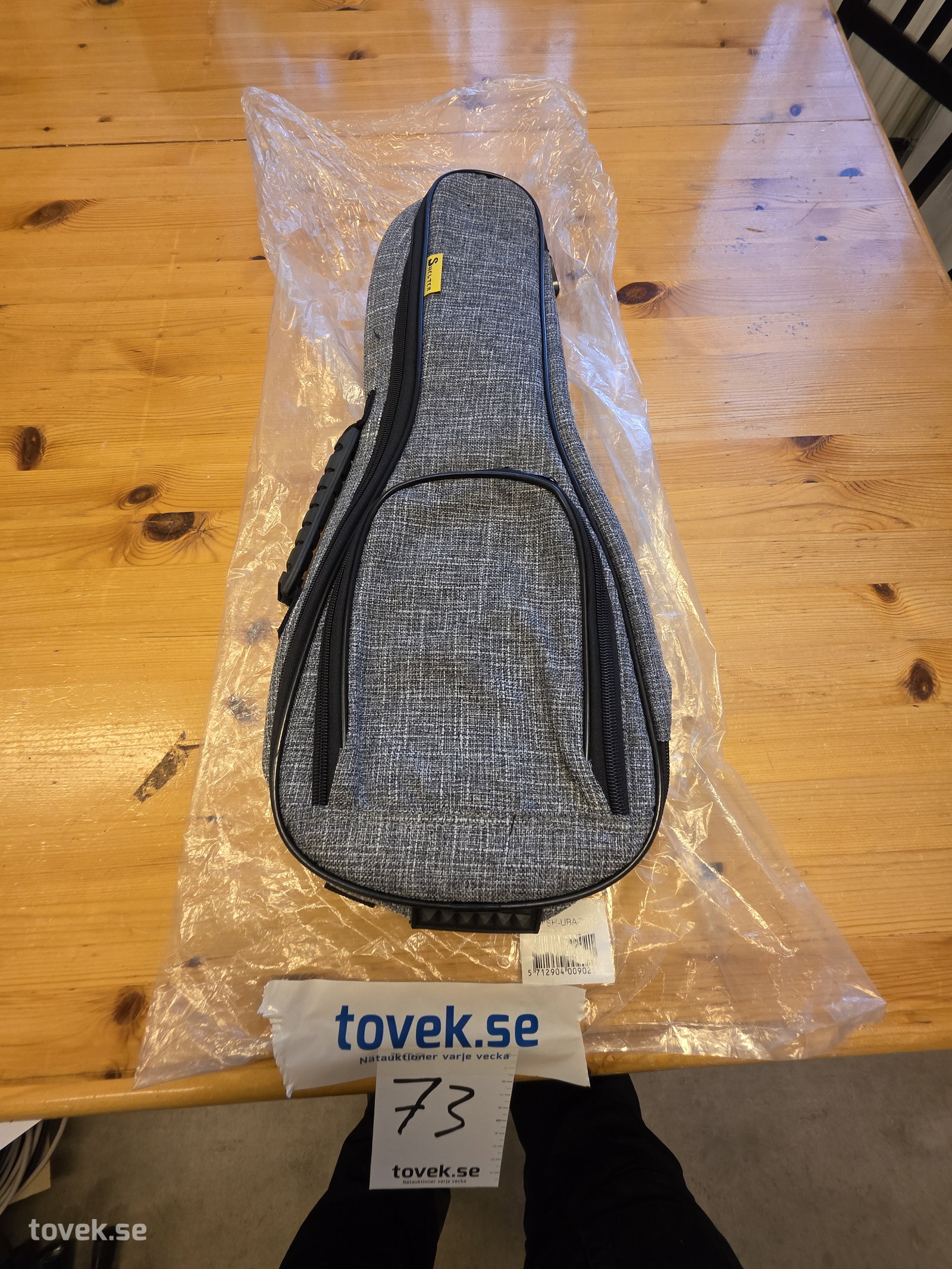 Ukuleleväska från Shelter NY! på auktion i Fagersta hos Toveks Auktioner