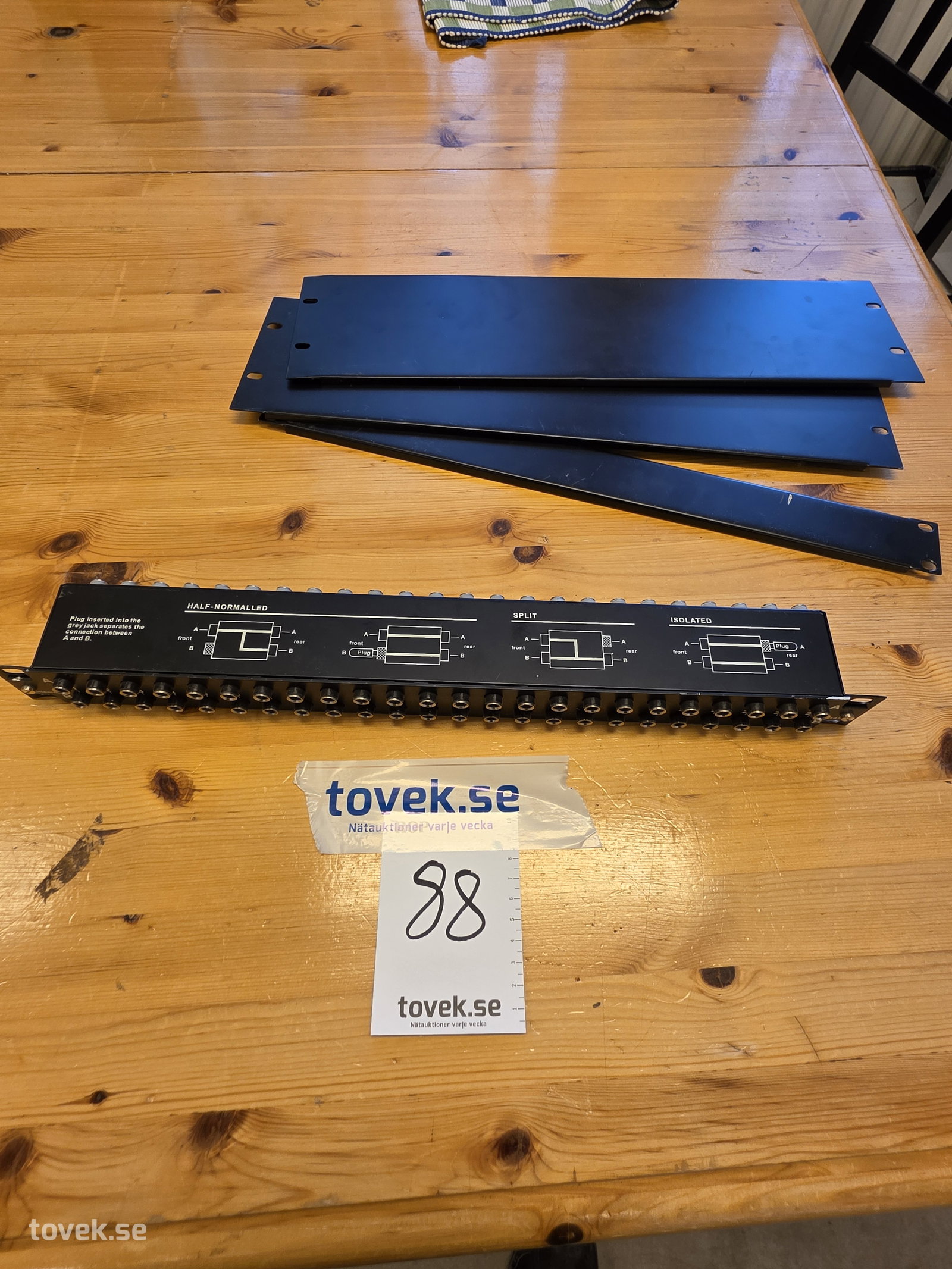 Blindplåtar till rackpanel & Patchpanel på auktion i Fagersta hos Toveks Auktioner