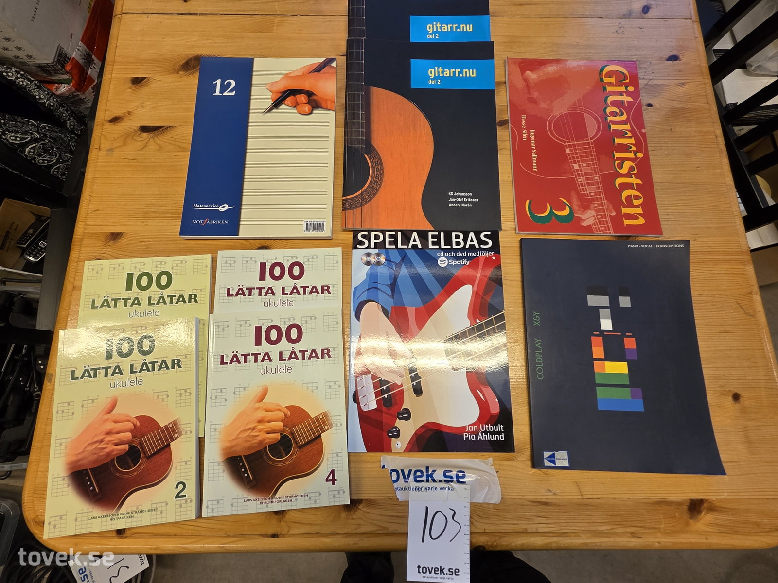 Böcker till Gitarr / Ukulele på auktion i Fagersta hos Toveks Auktioner