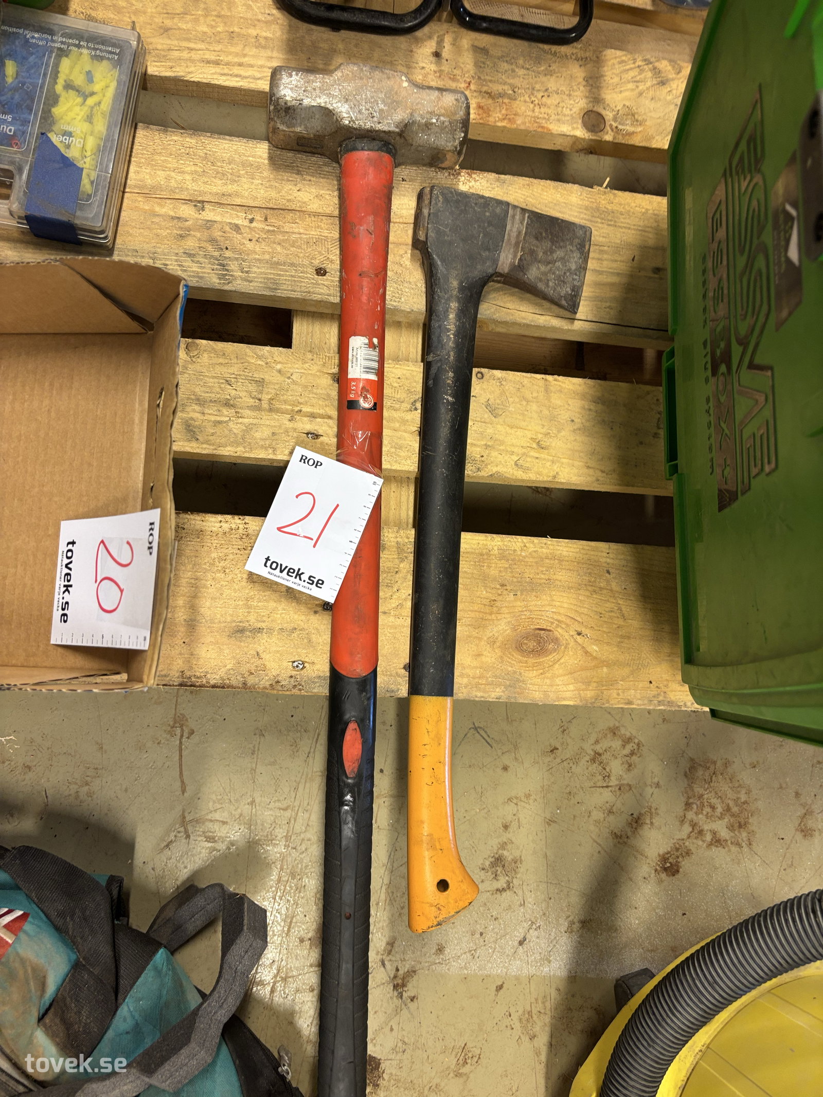 Slägga och yxa på auktion i Söderhamn hos Toveks Auktioner