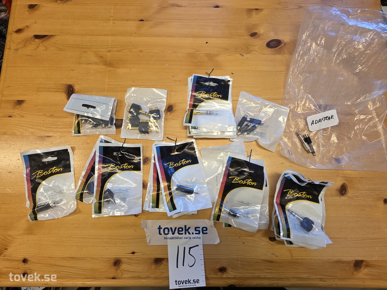 Diverse adaptrar Boston på auktion i Fagersta hos Toveks Auktioner