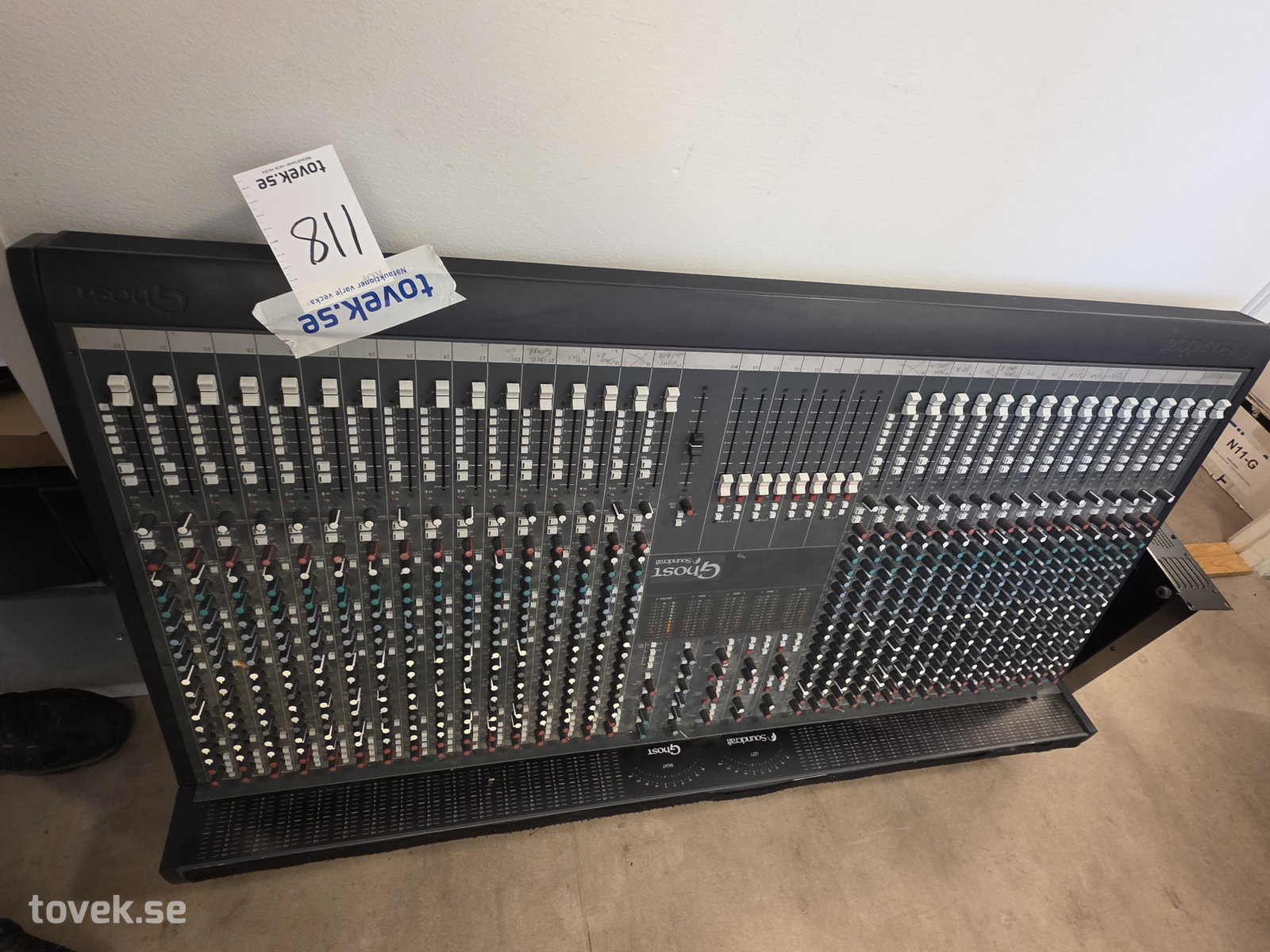 Analogt mixerbord 32 kanaler SoundCraft Ghost inkl strömförsörjning på auktion i Fagersta hos Toveks Auktioner