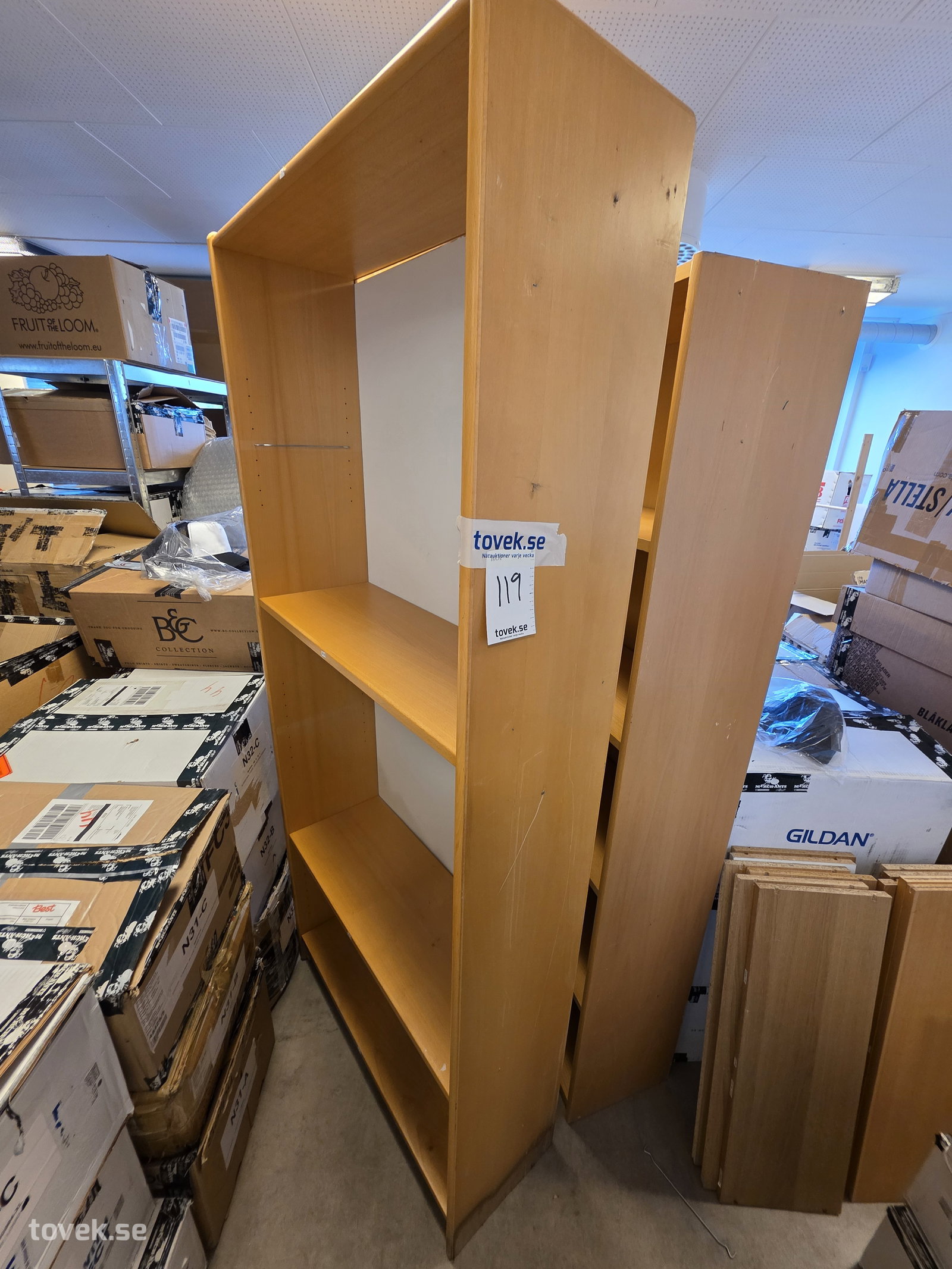 Bokhyllor 5 st på auktion i Fagersta hos Toveks Auktioner