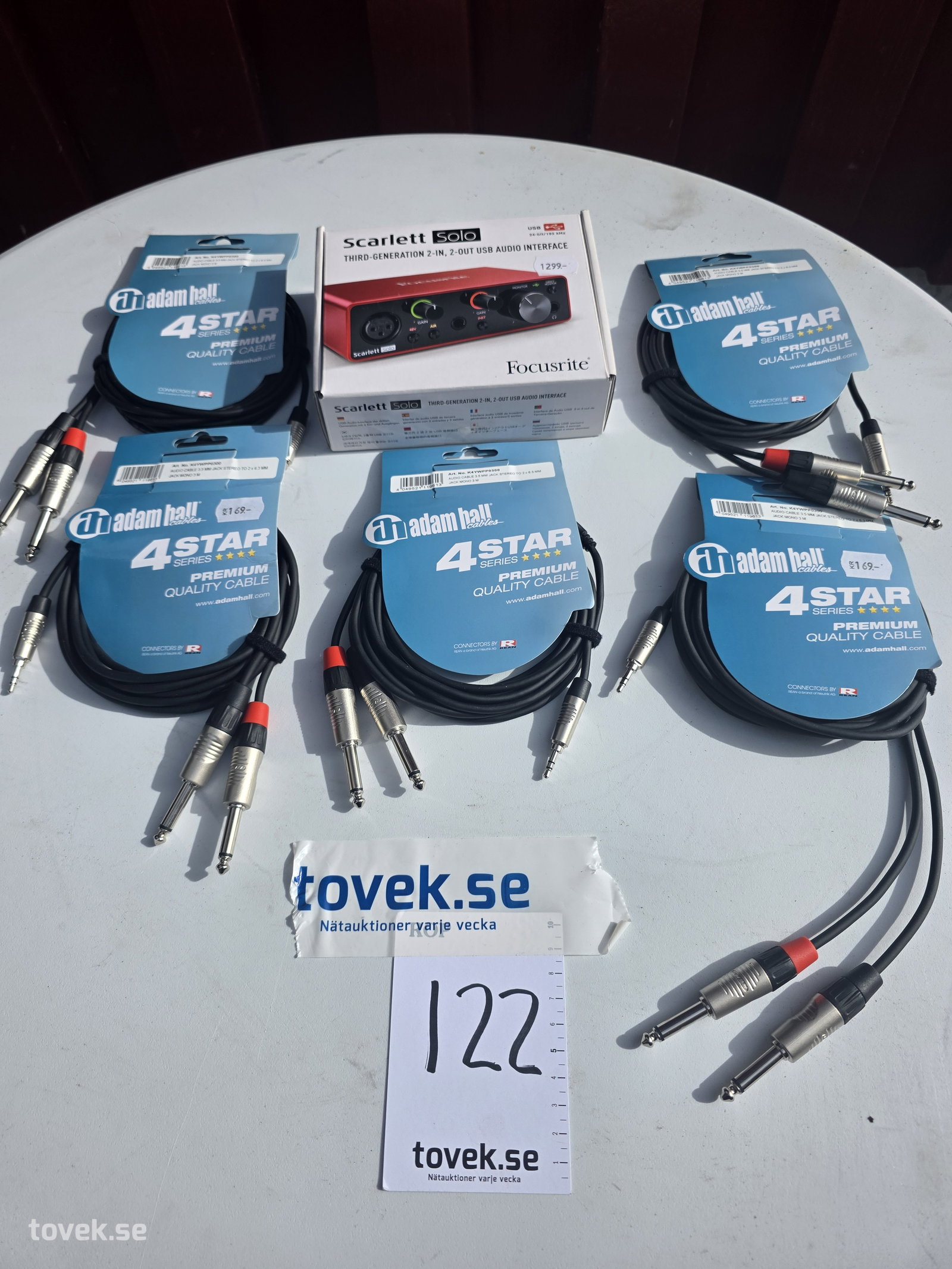 Diverse ljudkablage & Audio interface Scarlet Solo på auktion i Hammarö hos Toveks Auktioner