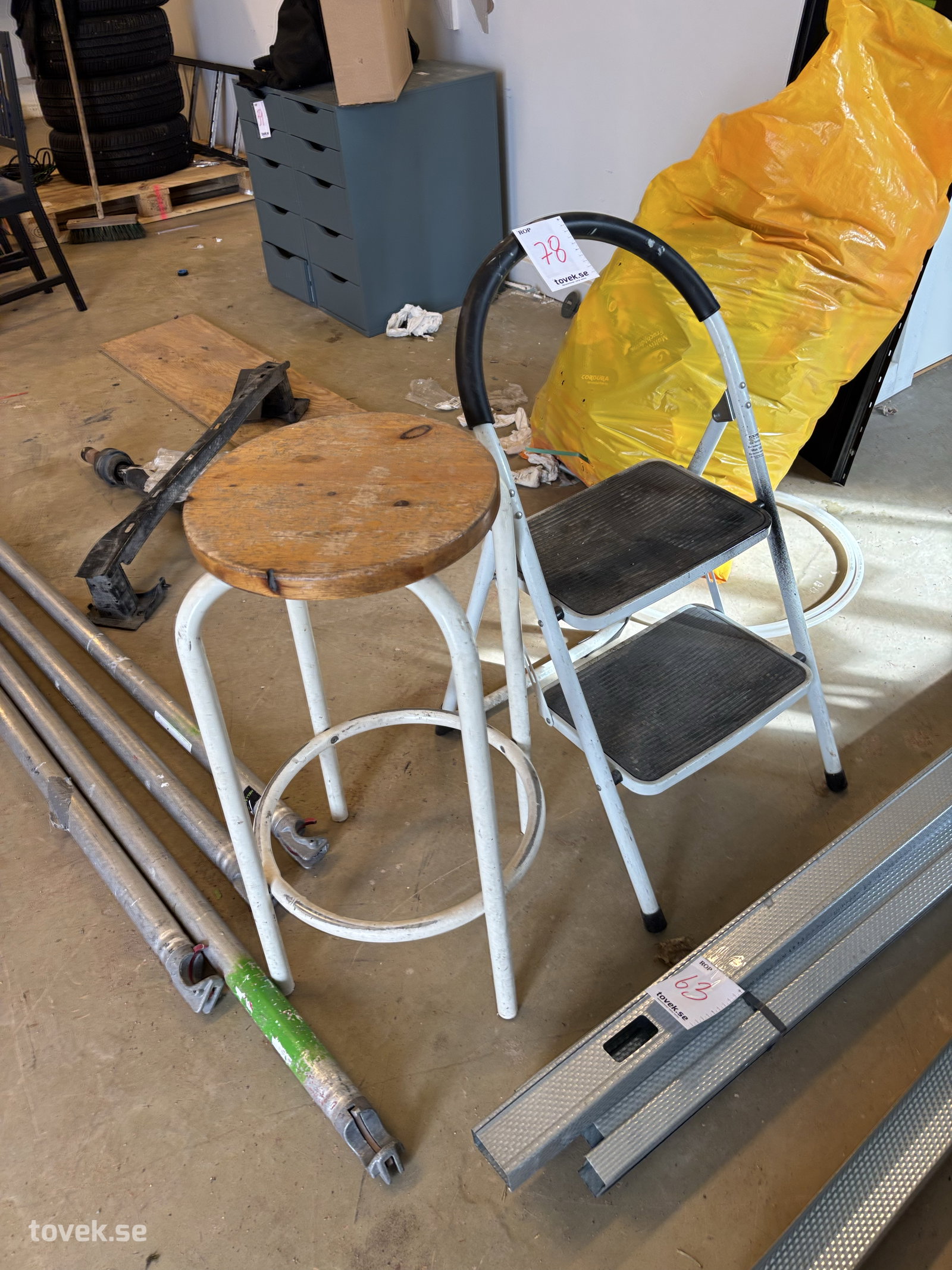 Stolar på auktion i Söderhamn hos Toveks Auktioner
