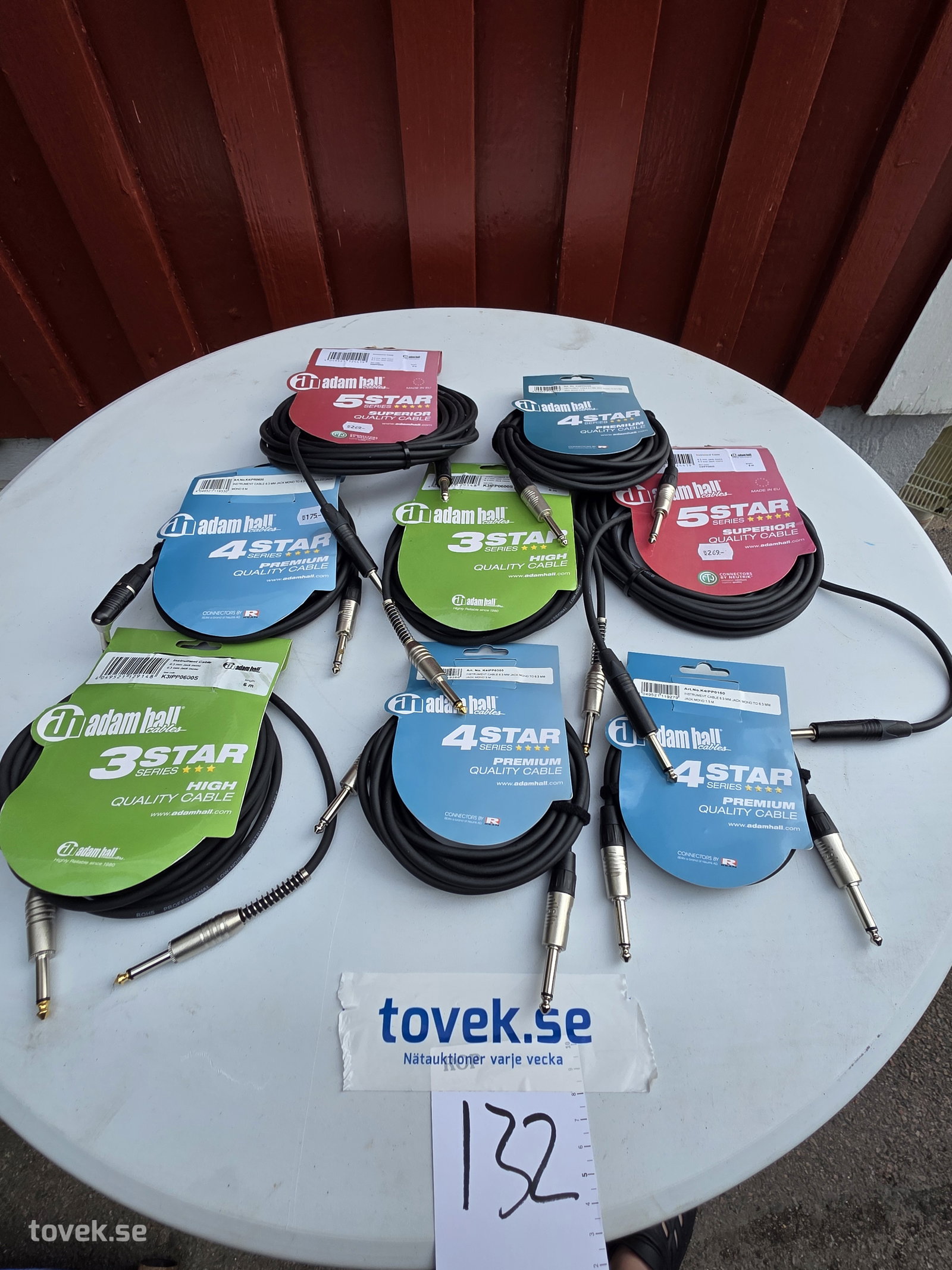 Parti med instrumentkablage ca 68 paket på auktion i Hammarö hos Toveks Auktioner