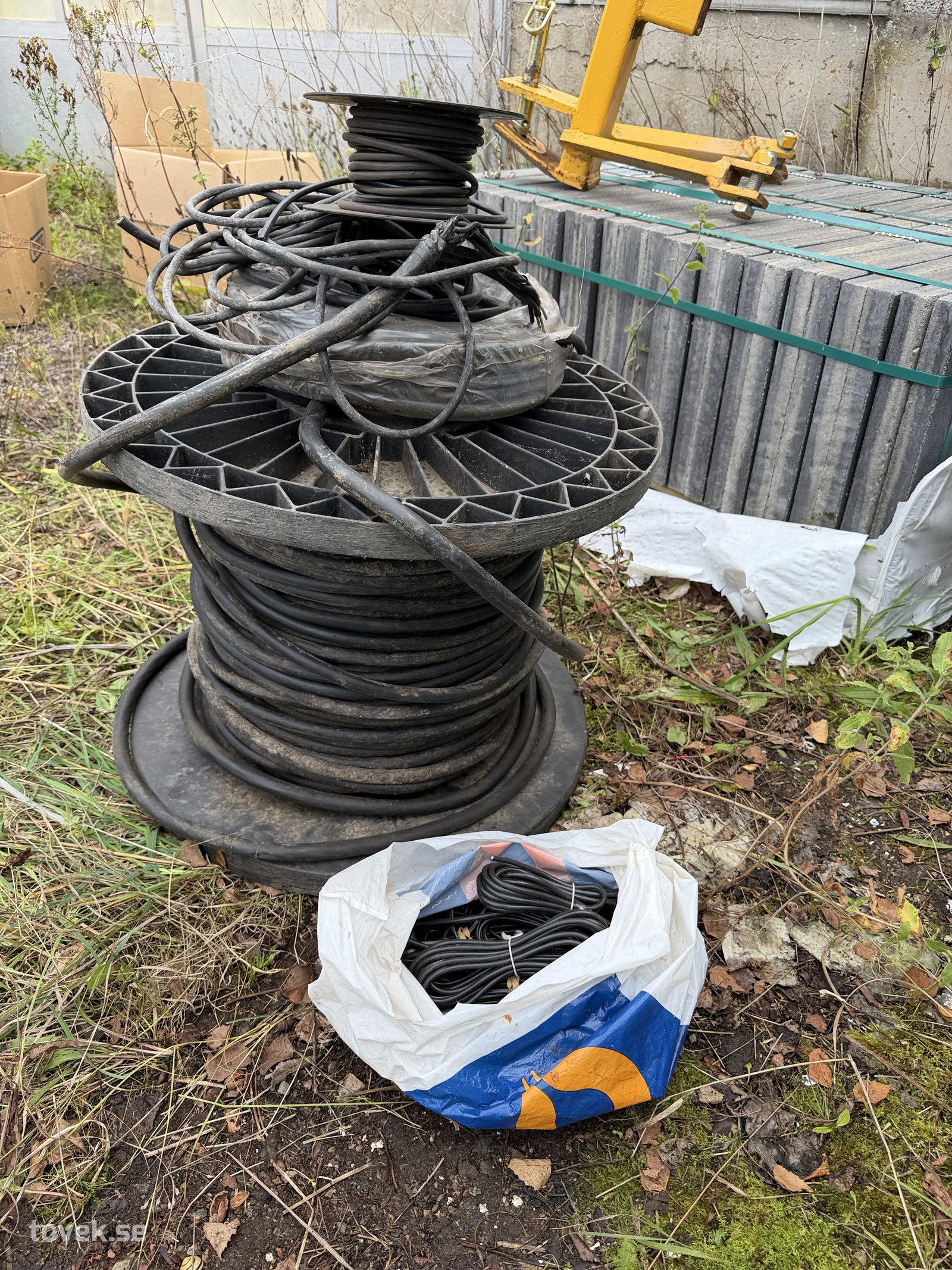 Kabeltrumma, kabel mm på auktion i Höganäs hos Toveks Auktioner