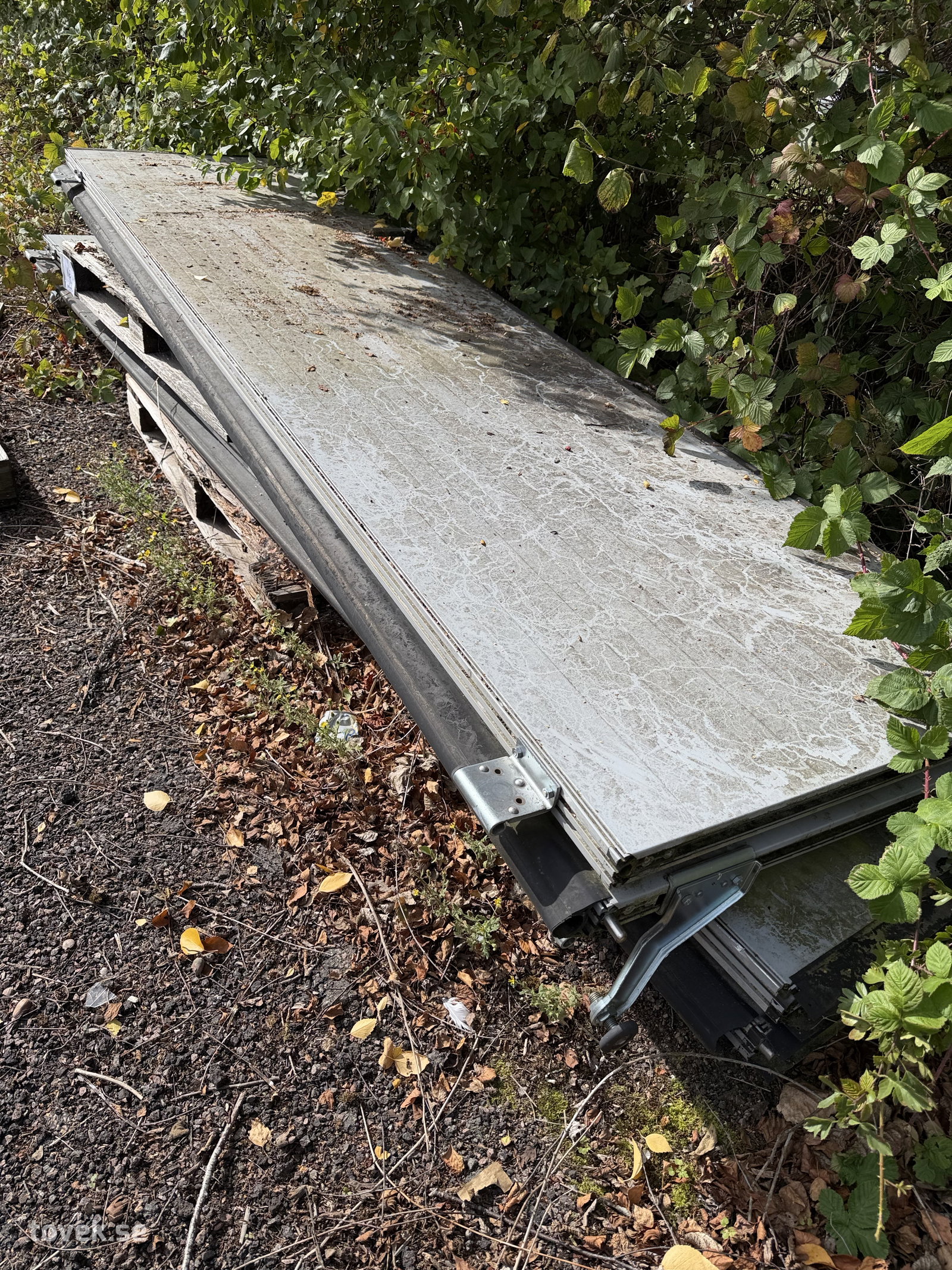 Vikbara Alu.portar, ca H 3500, B 4x900 på auktion i Höganäs hos Toveks Auktioner