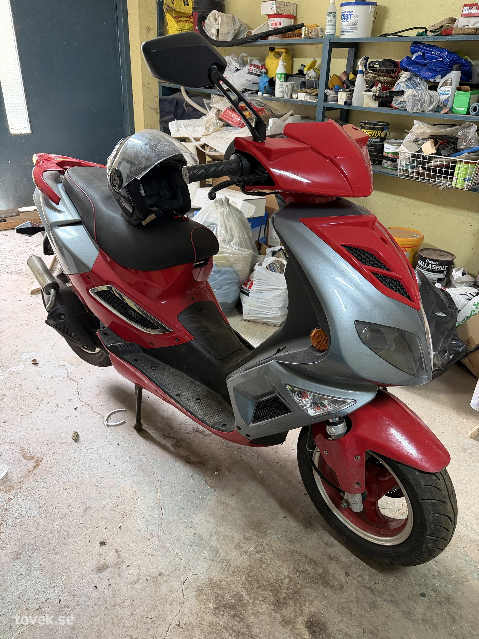 Moped Jonway 50 cc på auktion i Höganäs hos Toveks Auktioner