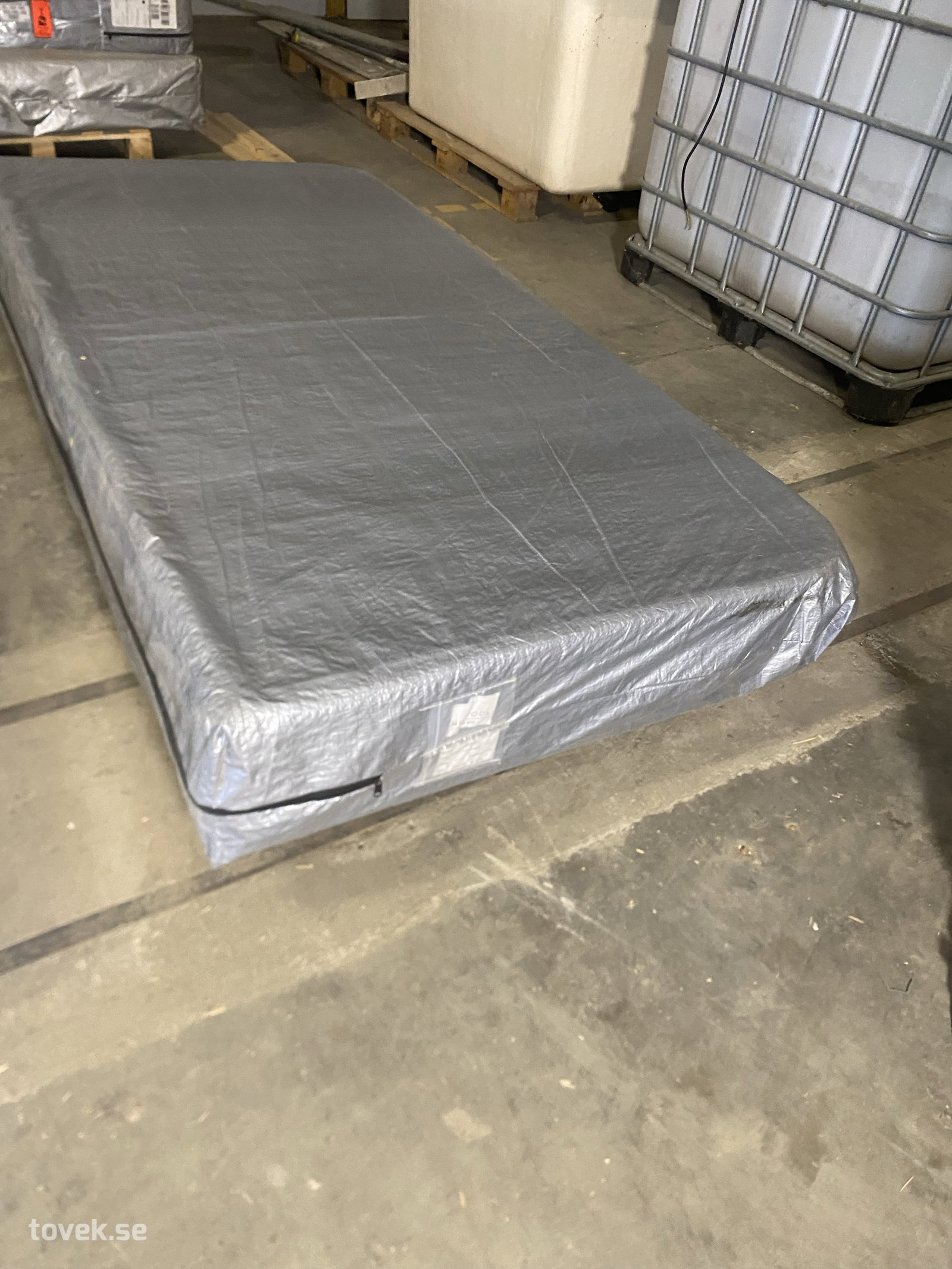 Spabadslock Idun 215x215cm på auktion i Hillerstorp hos Toveks Auktioner