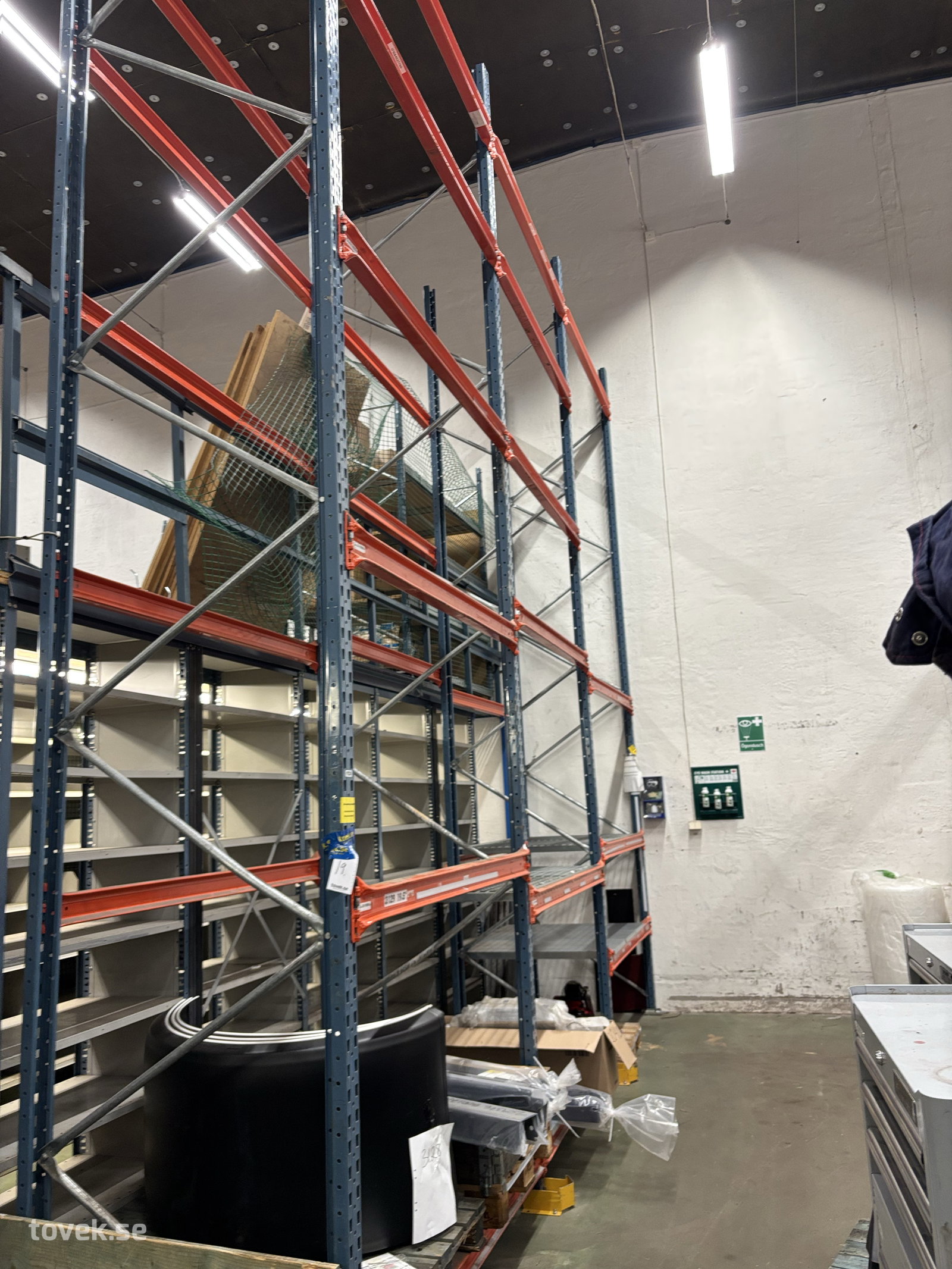 Pallställage i 3 sektioner (monteras ned av köpare) på auktion i Borlänge hos Toveks Auktioner