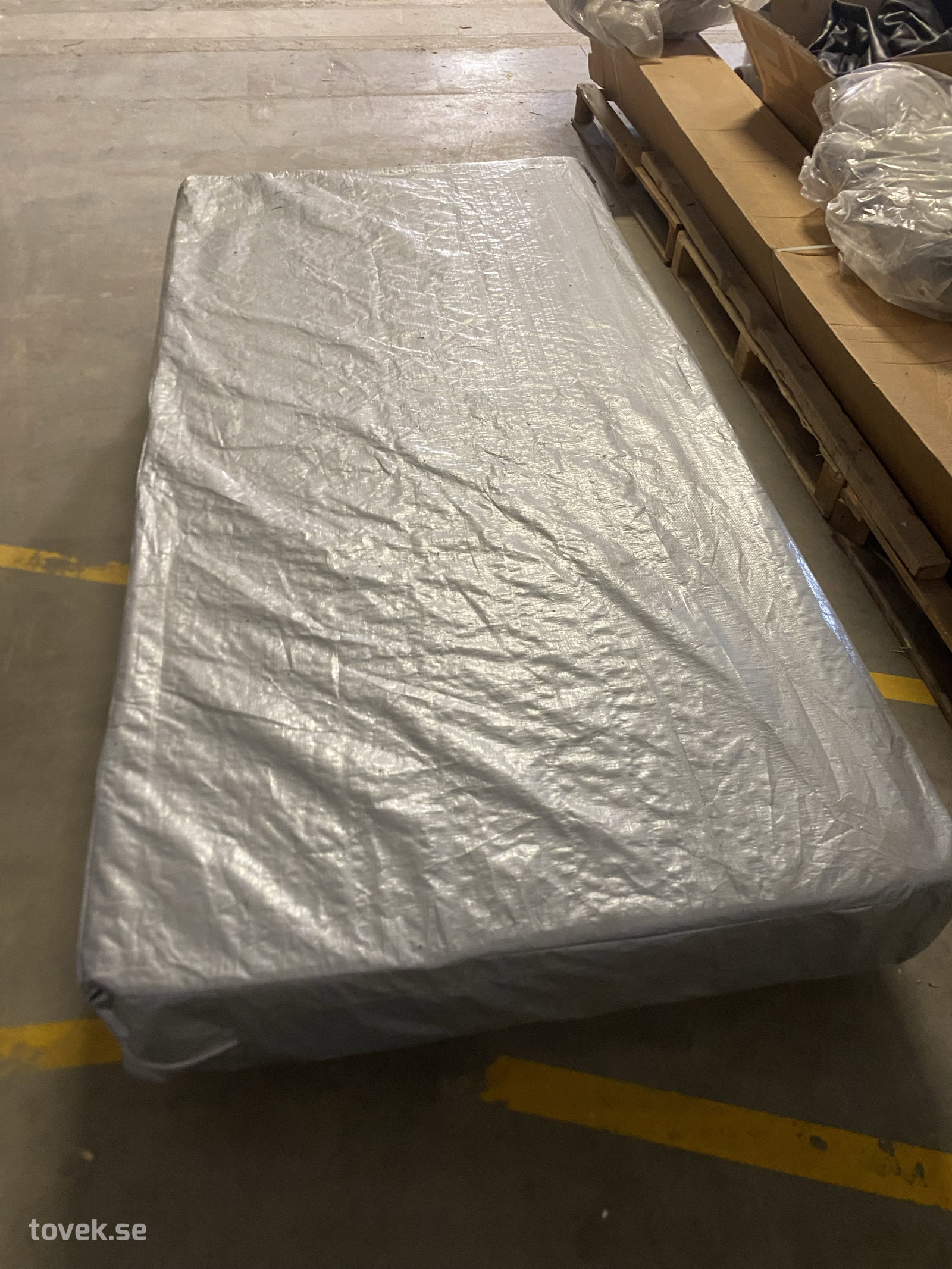 Spalock 230x230cm Floden på auktion i Hillerstorp hos Toveks Auktioner