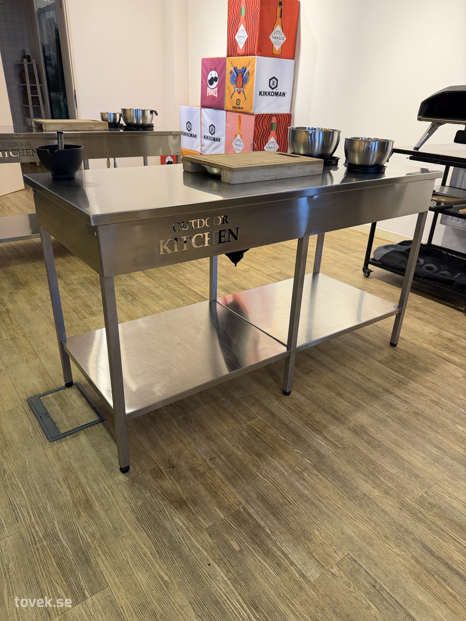 Uteköks-/arbetsstation Outdoor Kitchen i rostfritt stål på auktion i Helsingborg hos Toveks Auktioner
