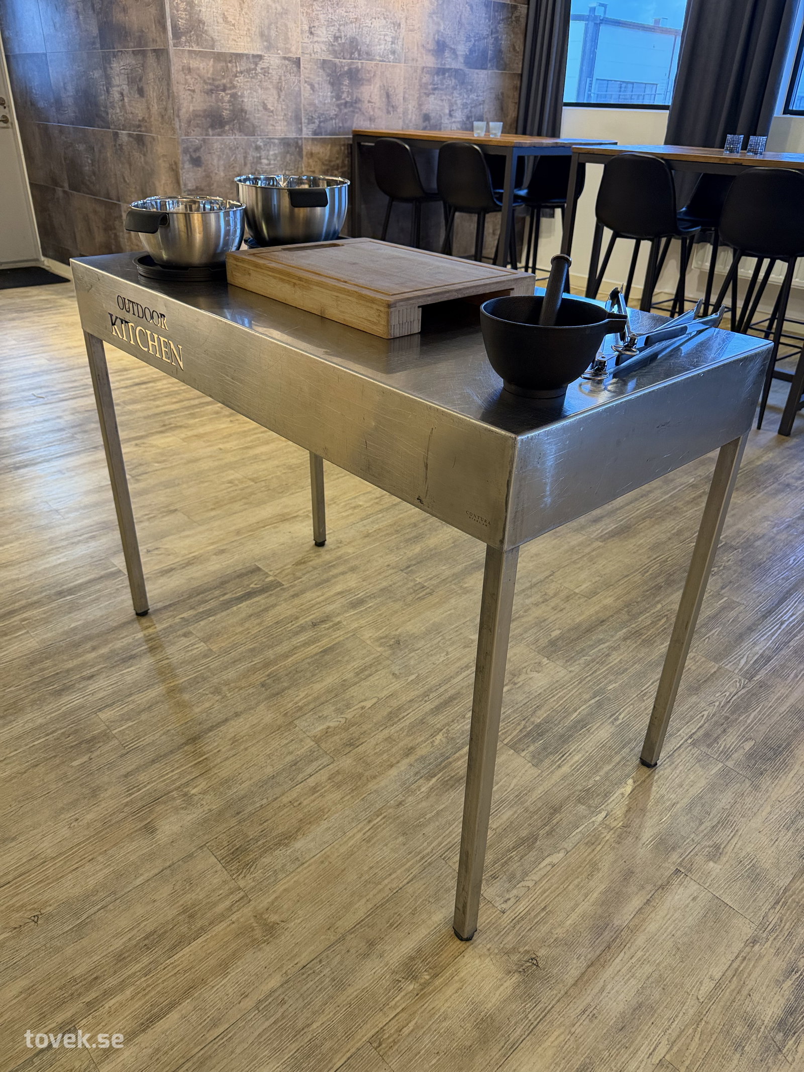Uteköks-/arbetsstation Outdoor Kitchen i rostfritt stål på auktion i Helsingborg hos Toveks Auktioner