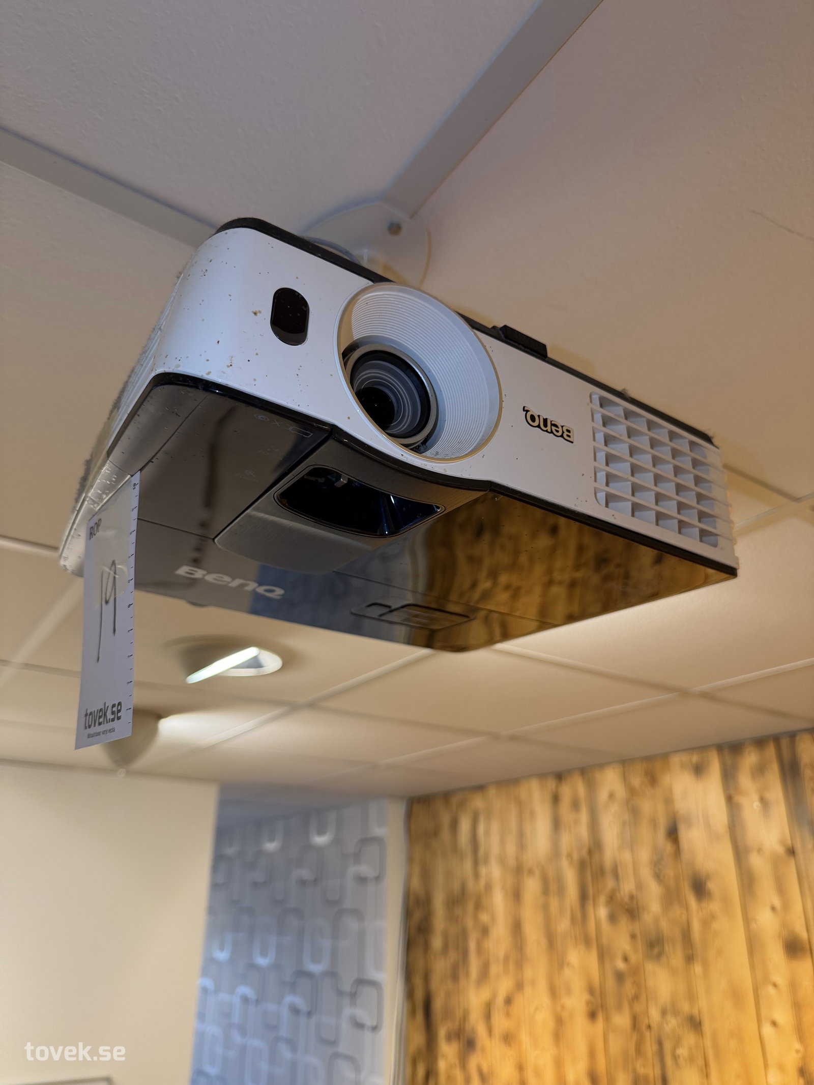 Projektor BenQ på auktion i Helsingborg hos Toveks Auktioner