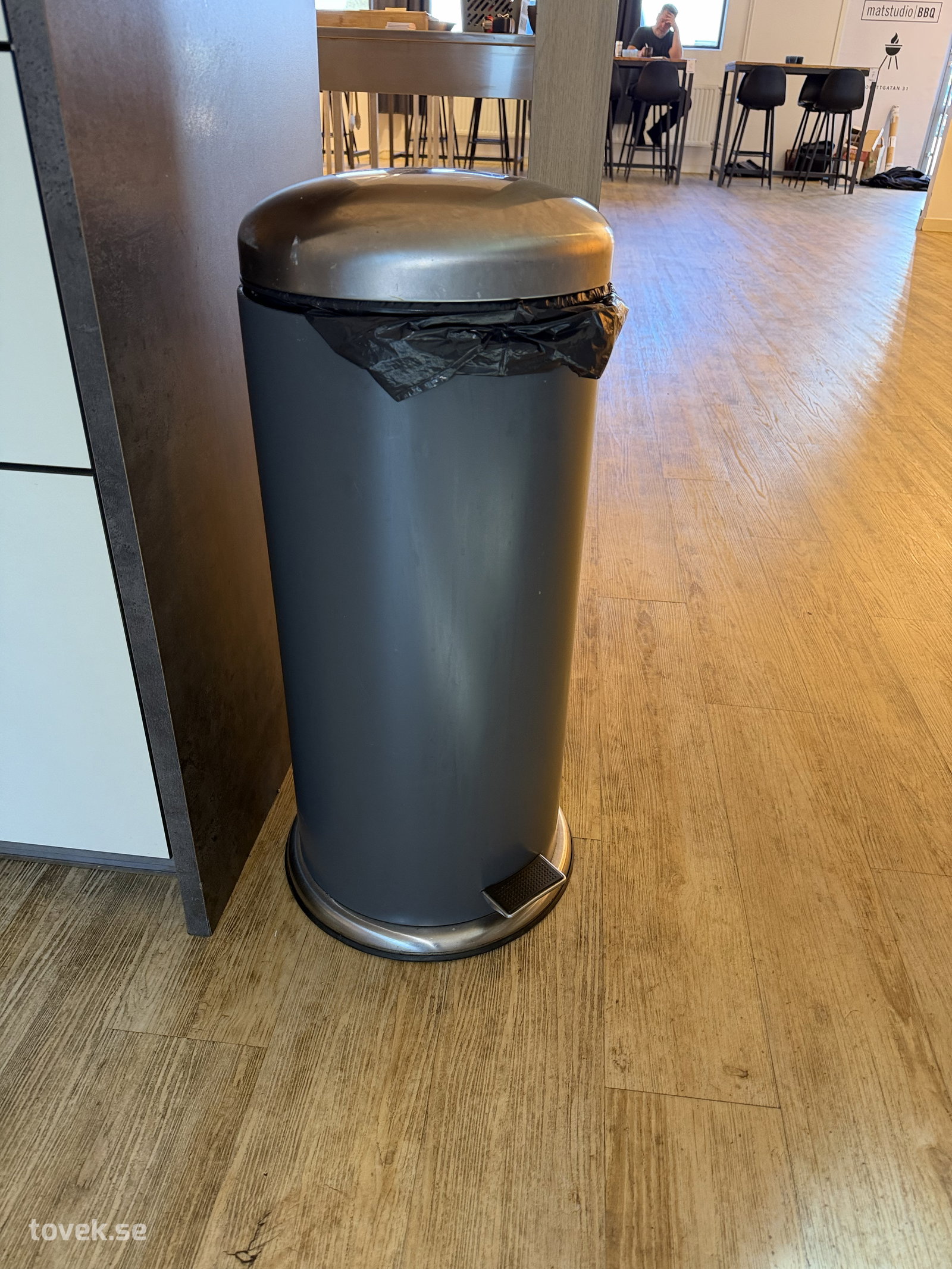 Sopkärl (pedal) på auktion i Helsingborg hos Toveks Auktioner