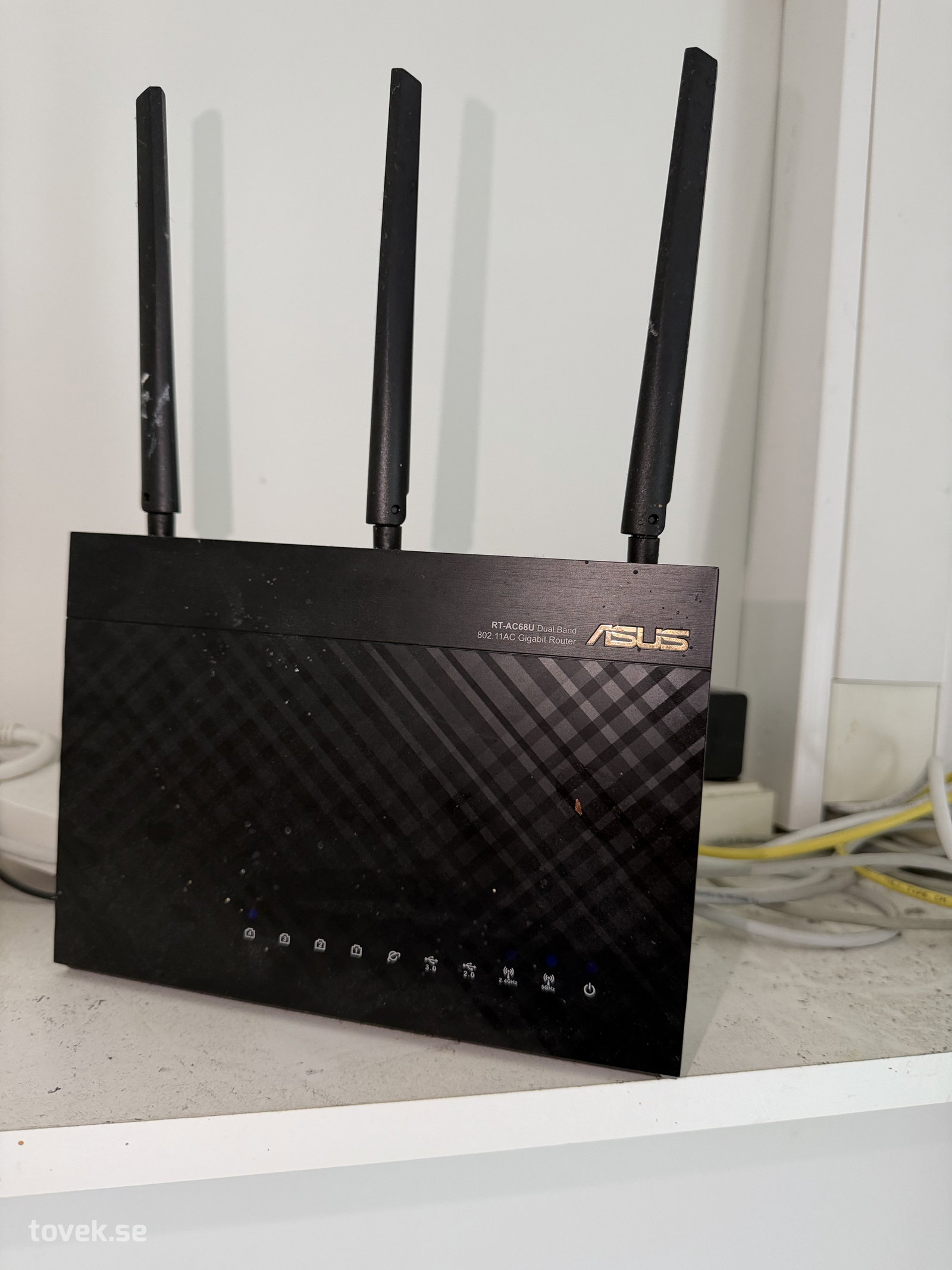Router ASUS RT-AC68U Dual-Band WiFi på auktion i Helsingborg hos Toveks Auktioner