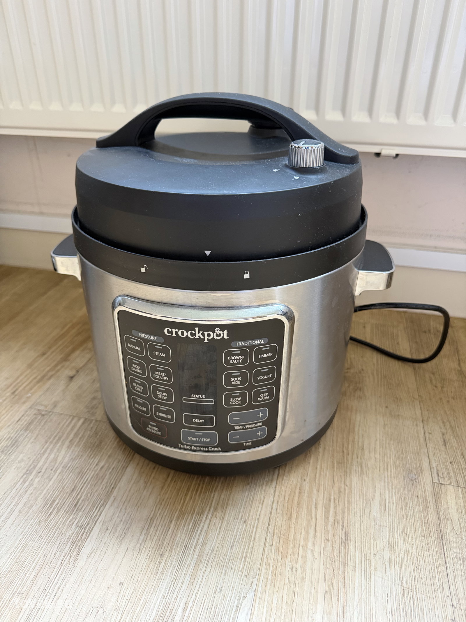 Crock•Pot på auktion i Helsingborg hos Toveks Auktioner