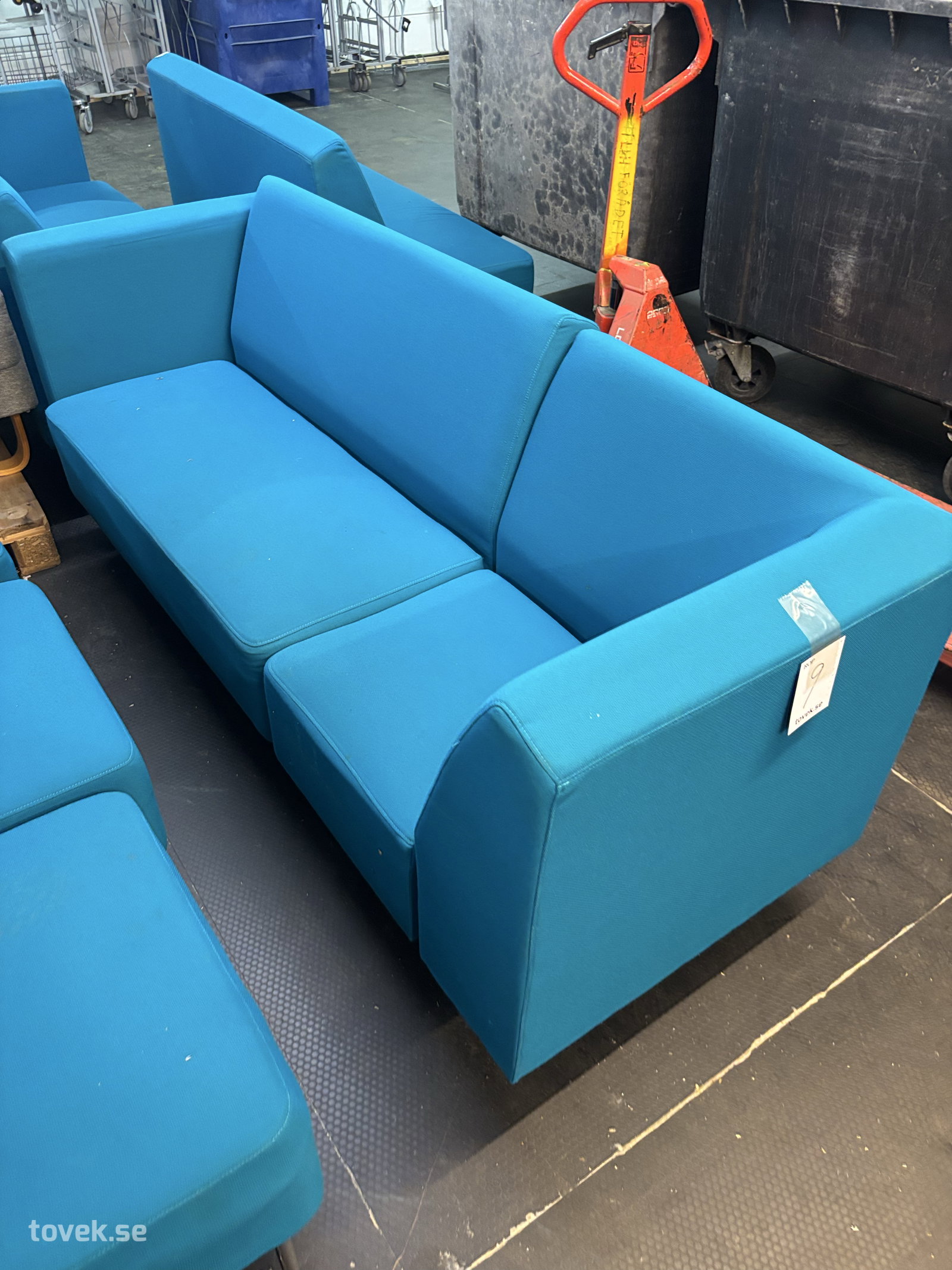 Soffa design 200x75 cm på auktion i Ullared hos Toveks Auktioner