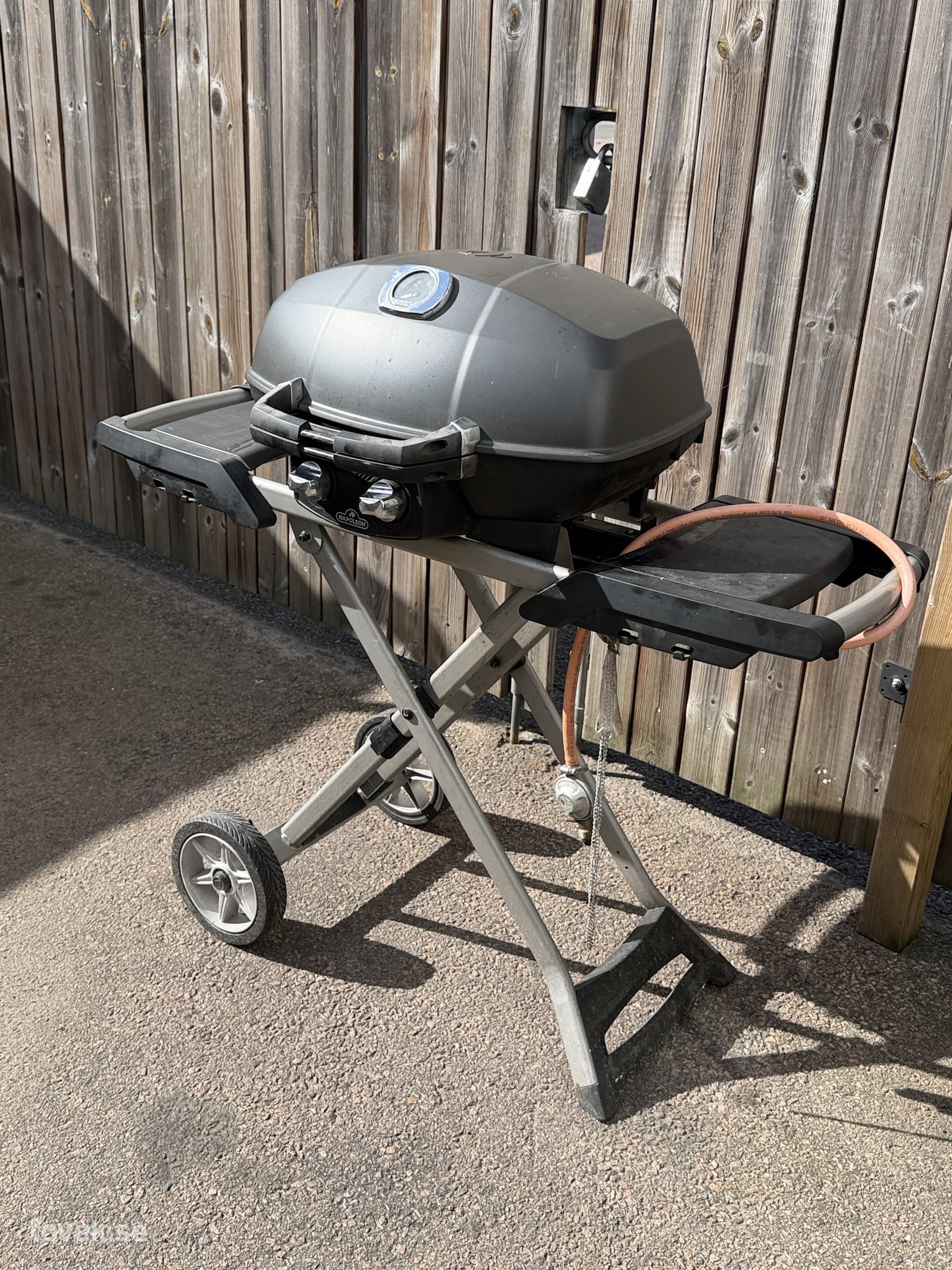 Gasolgrill Napoleon Pro 285X på auktion i Helsingborg hos Toveks Auktioner
