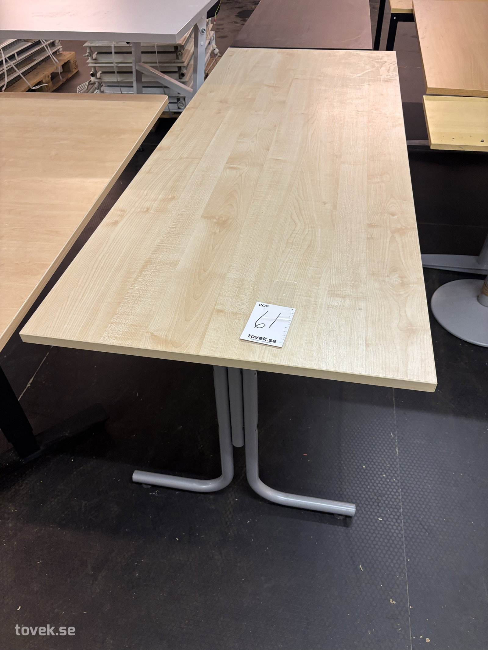 Bord 180x70 cm på auktion i Ullared hos Toveks Auktioner