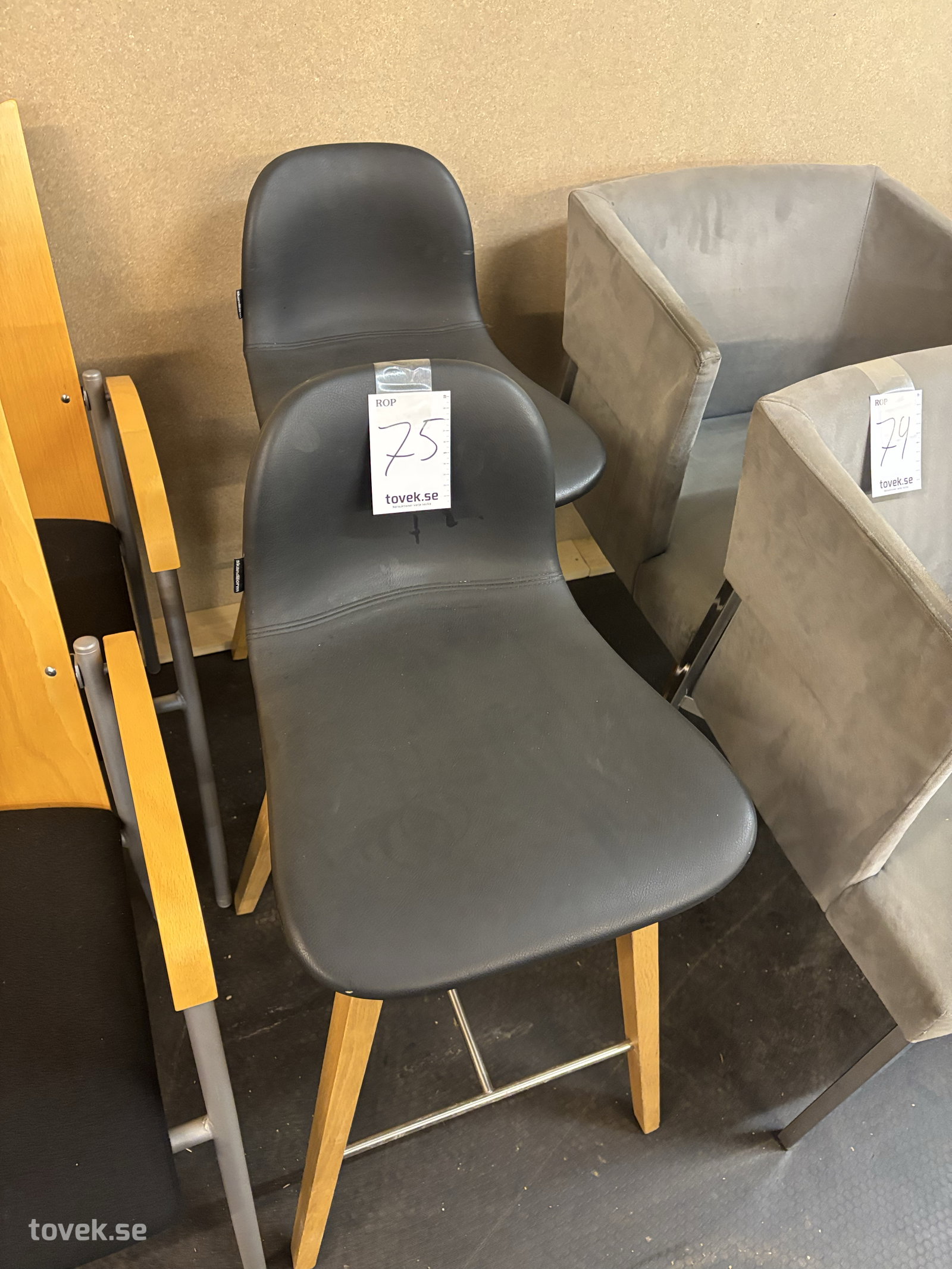 Barstolar 2 st på auktion i Ullared hos Toveks Auktioner