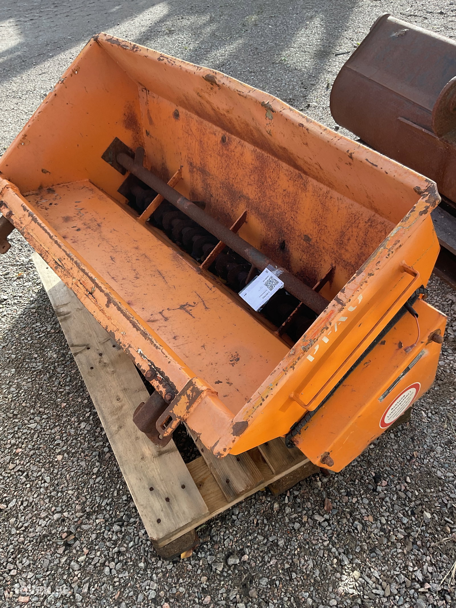 Sandspridare för redskapsbärare/pickup